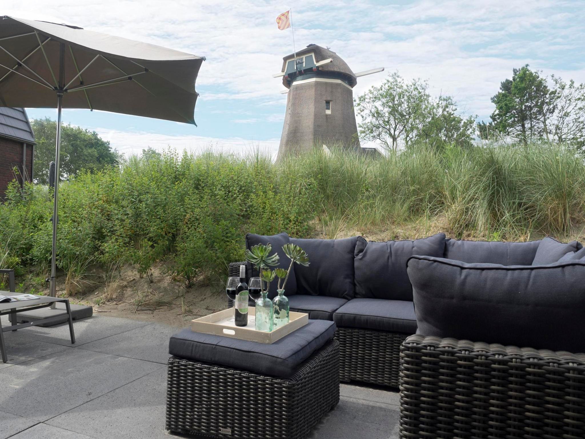 Het terras van Zonnestralen in Egmond aan den Hoef