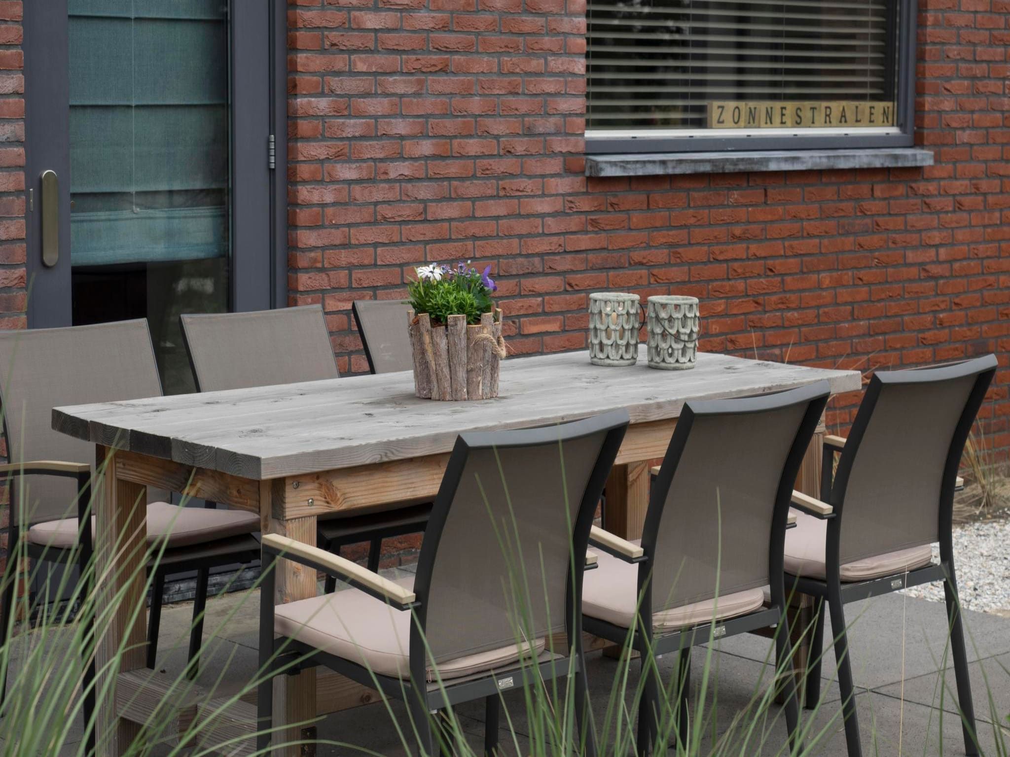 Het terras van Zonnestralen in Egmond aan den Hoef