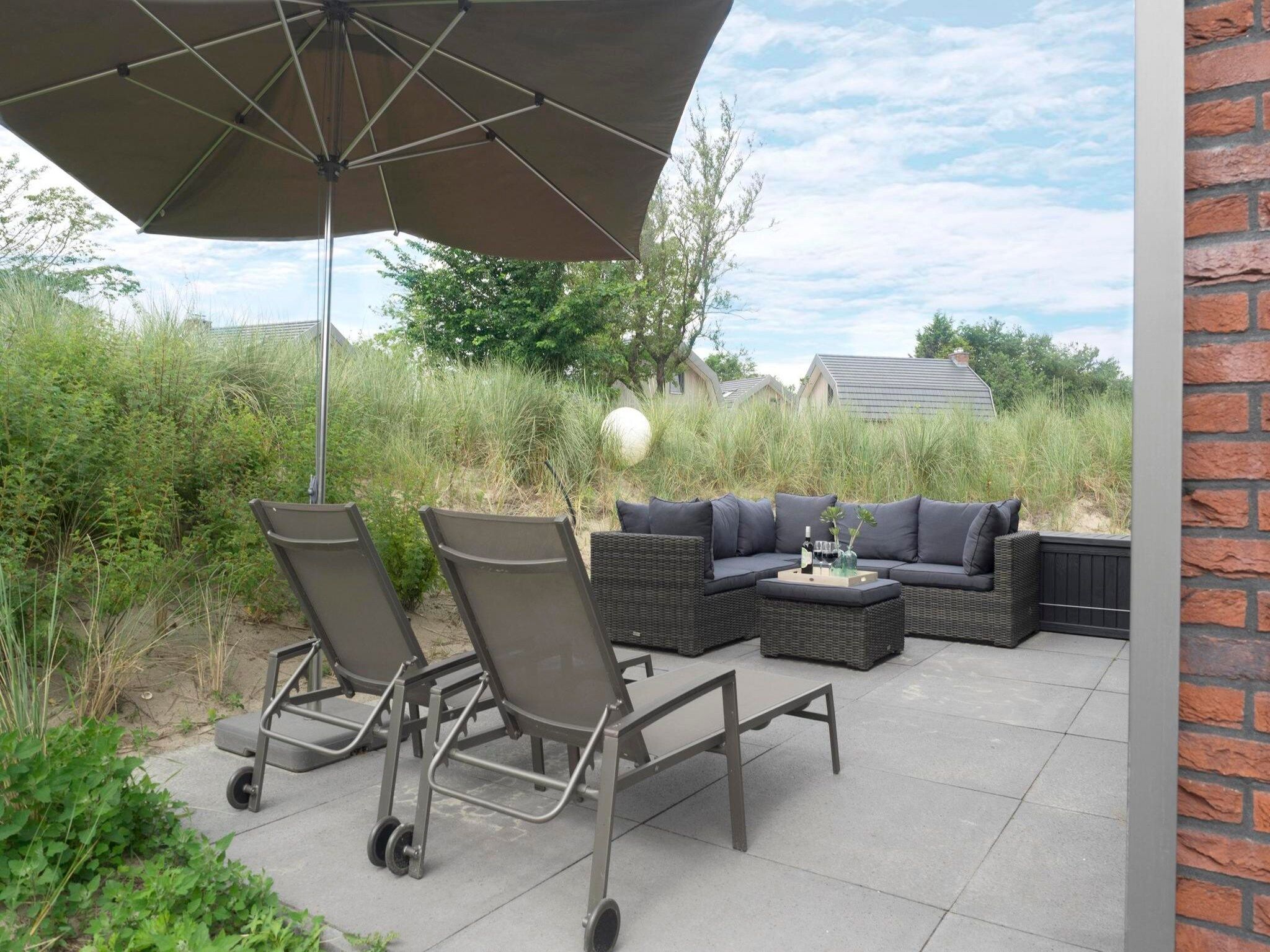 Het terras van Zonnestralen in Egmond aan den Hoef
