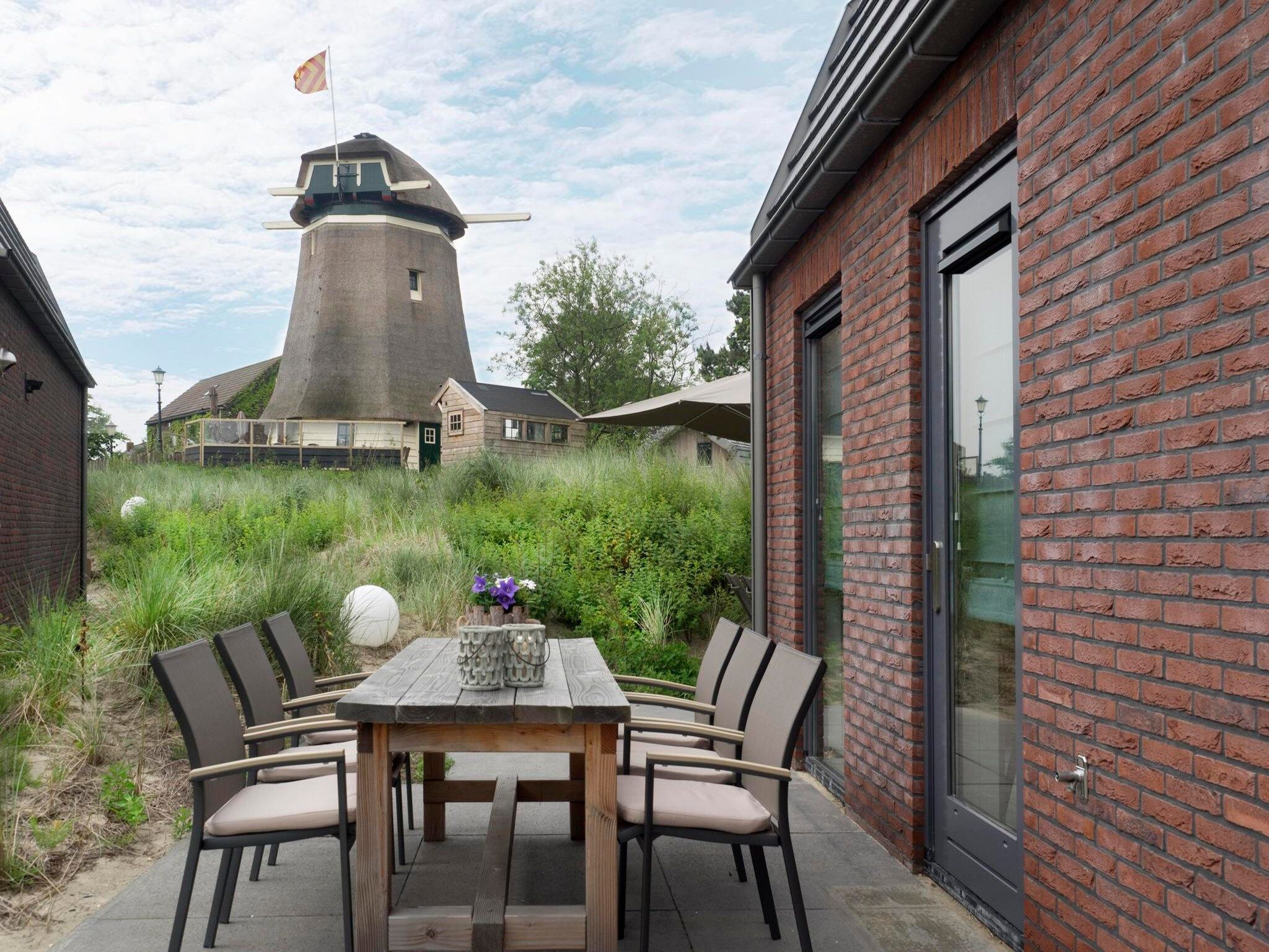 Het terras van Zonnestralen in Egmond aan den Hoef