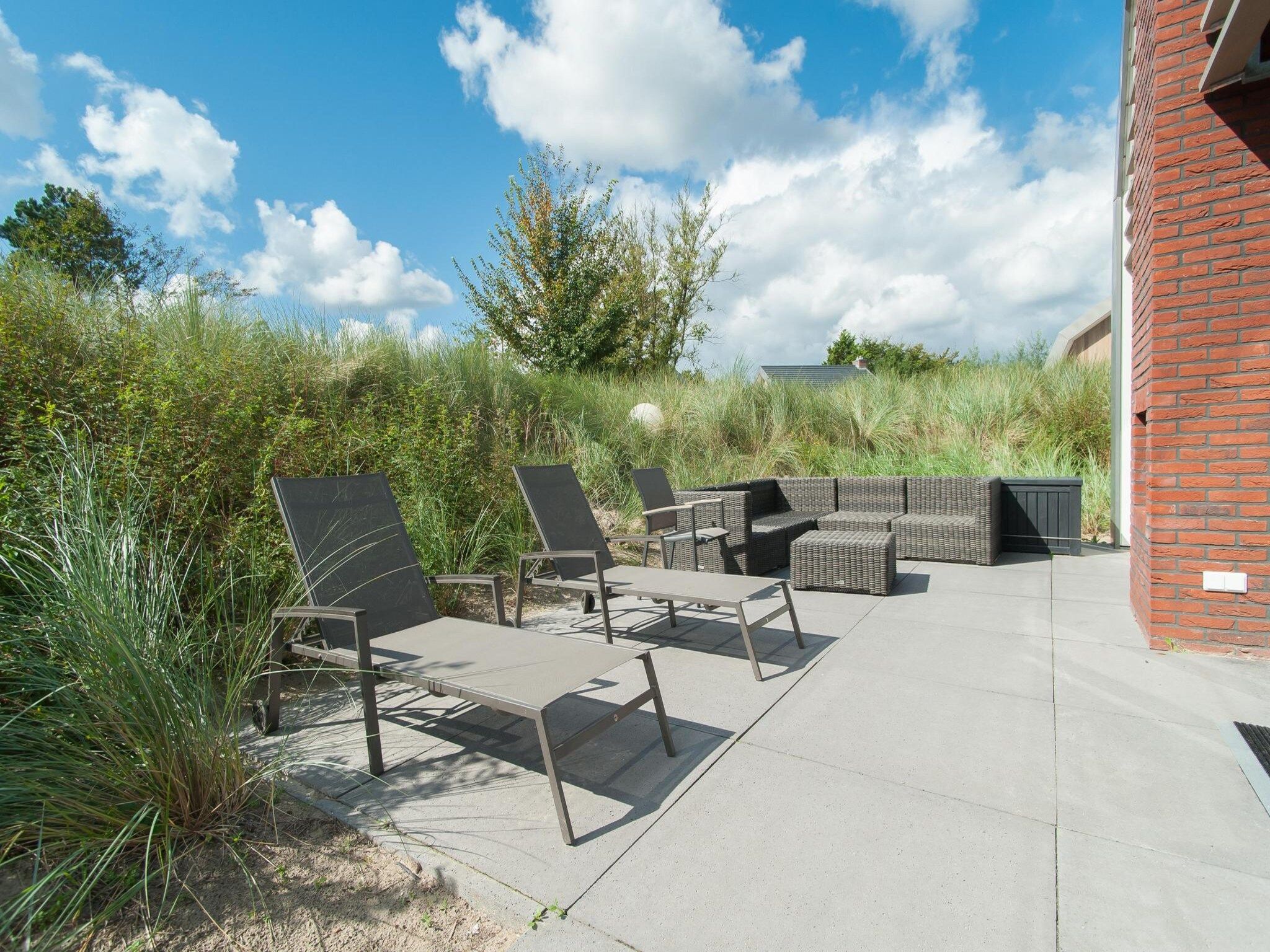 Het terras van Zonnestralen in Egmond aan den Hoef