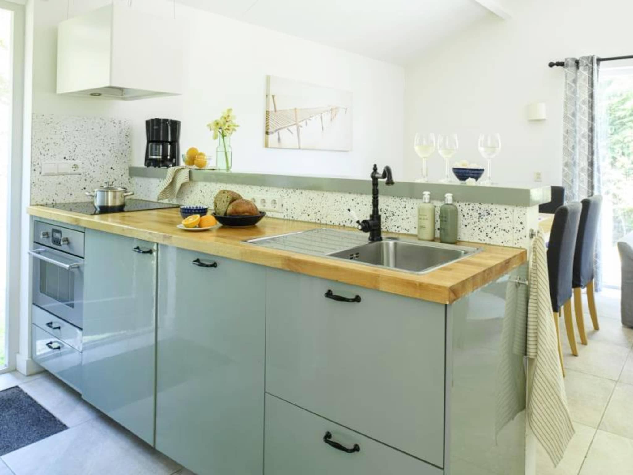 De keuken van Eiland Bungalow in Loosdrecht