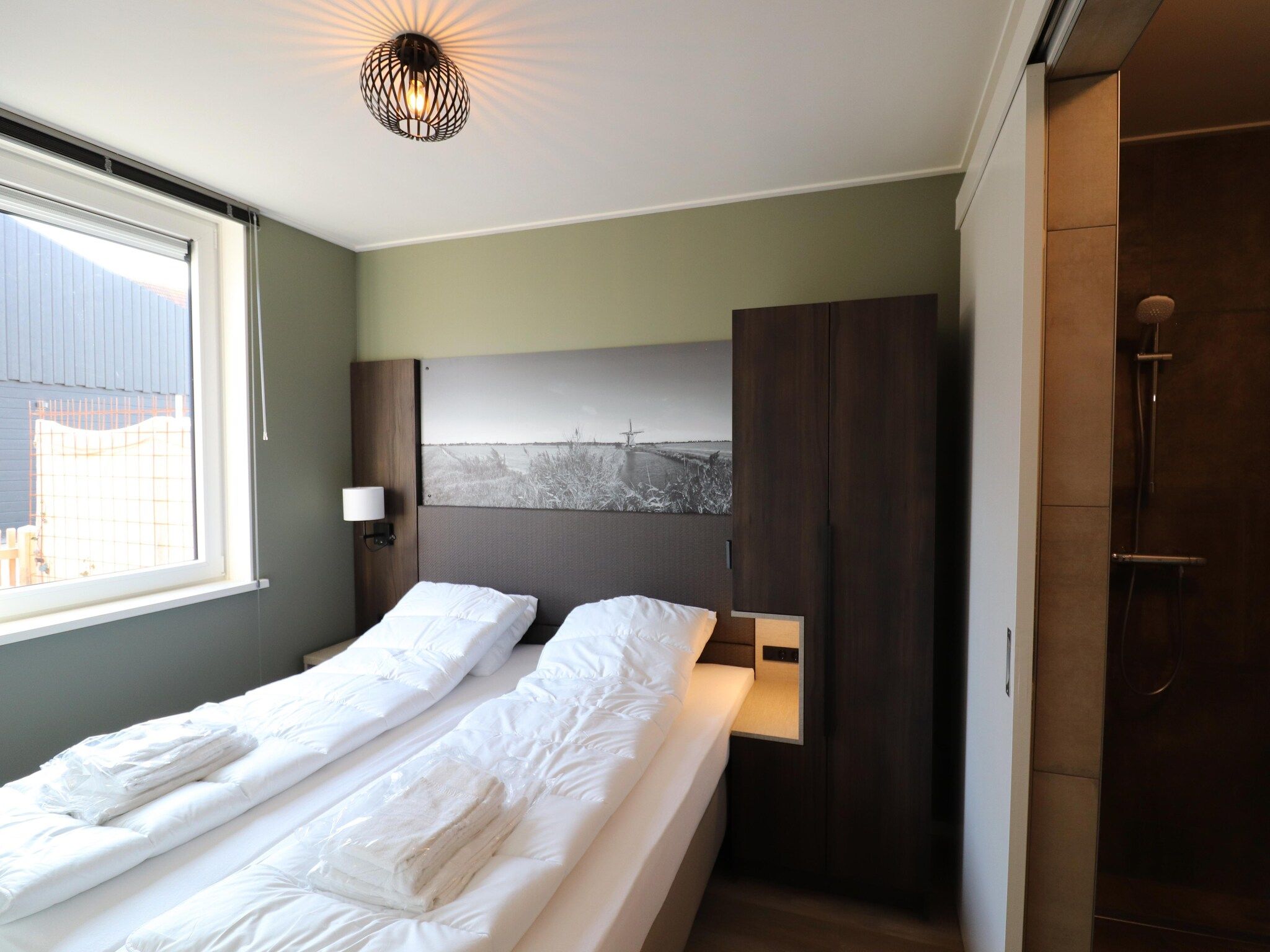 Een slaapkamer van Moderne villa op het Friese platteland in leons