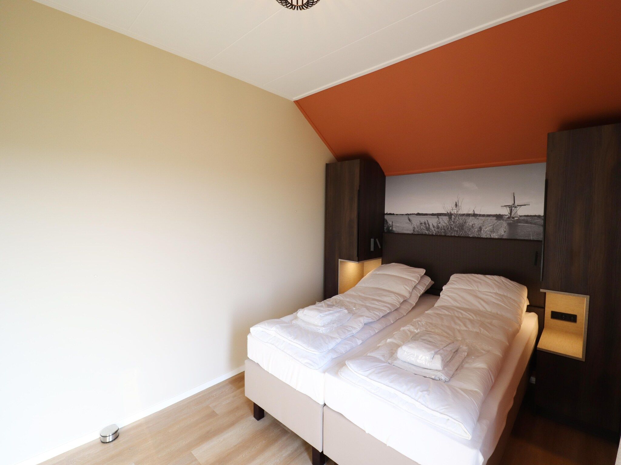 Een slaapkamer van Moderne villa op het Friese platteland in leons