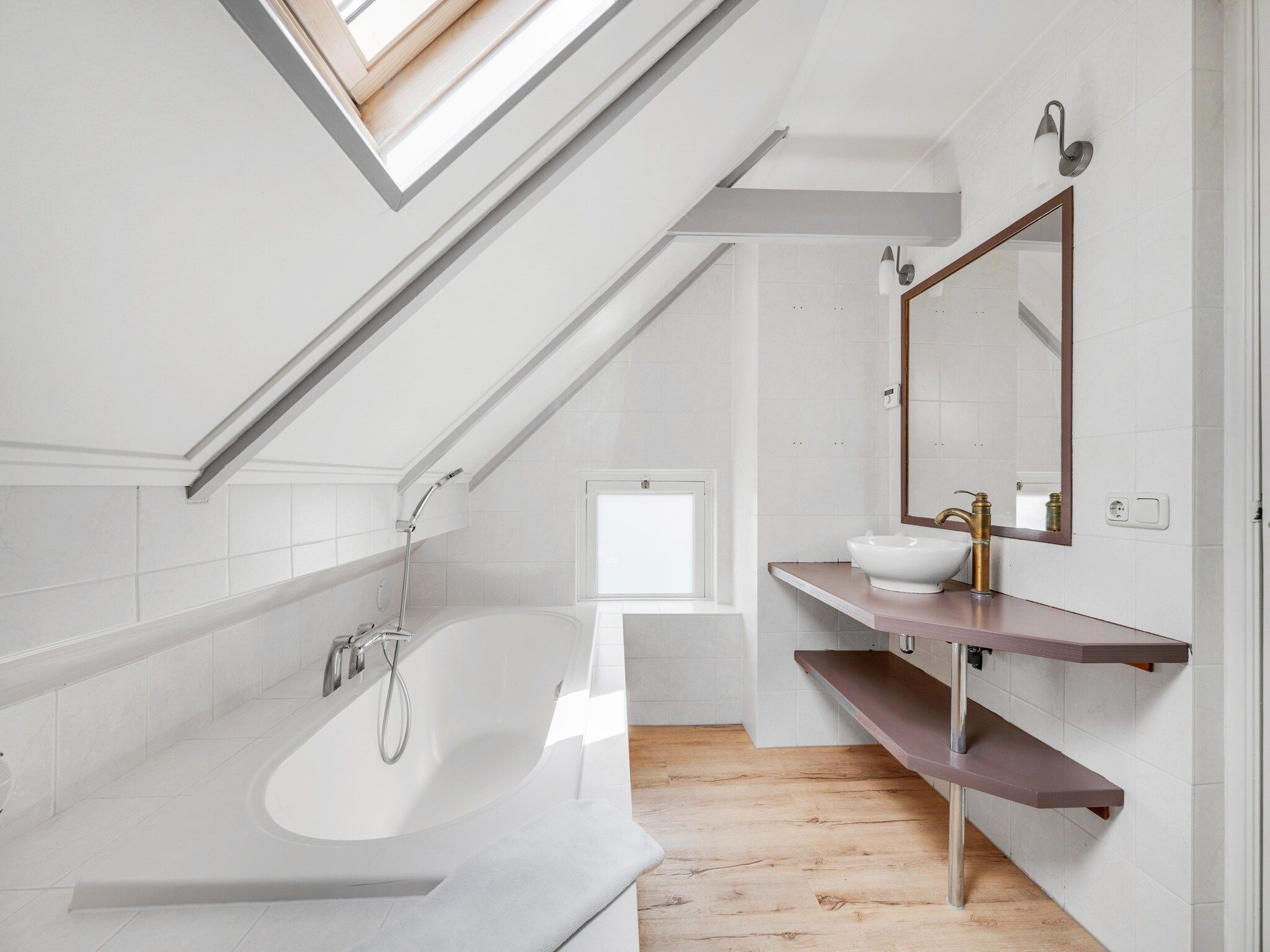 De badkamer van De Stevenshoek in Langweer