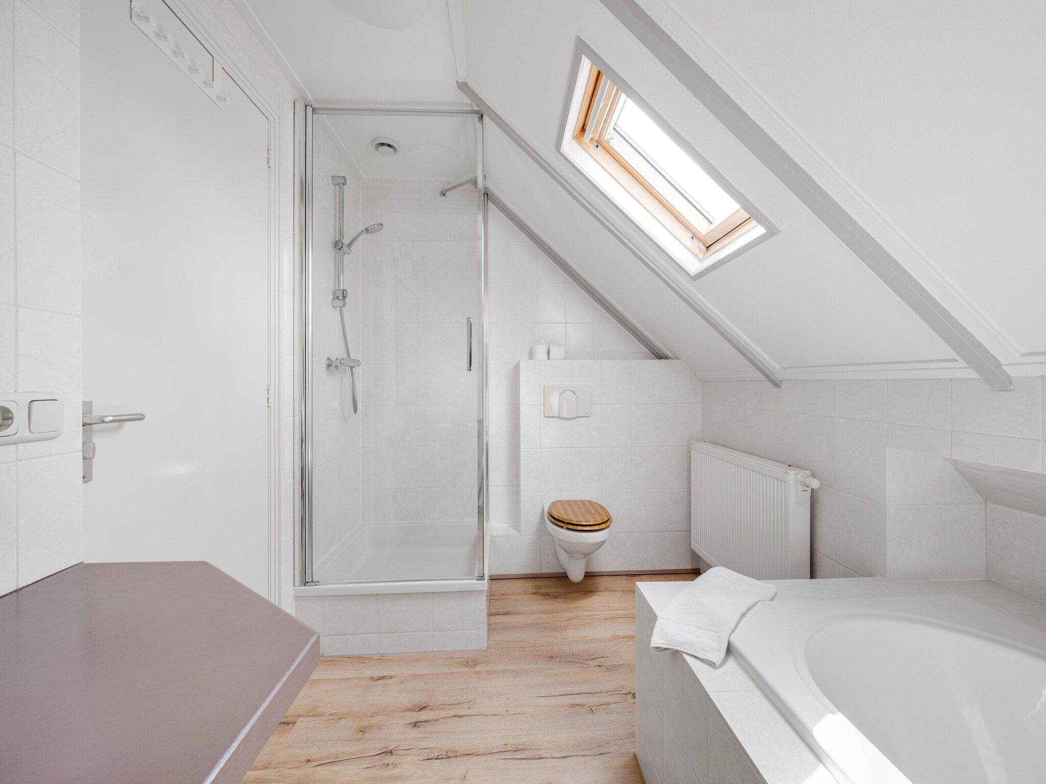 De badkamer van De Stevenshoek in Langweer