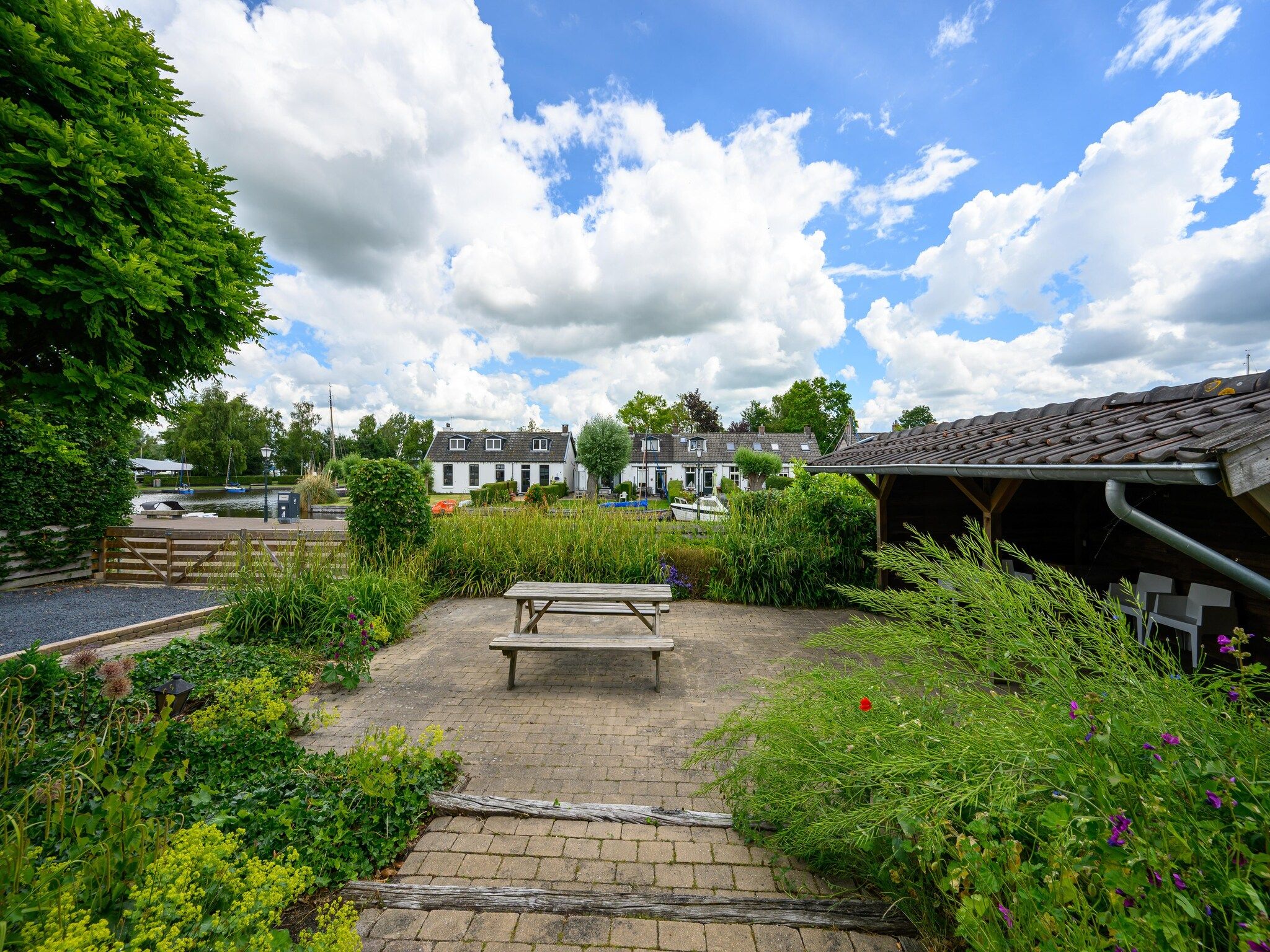 De tuin van De Stevenshoek in Langweer