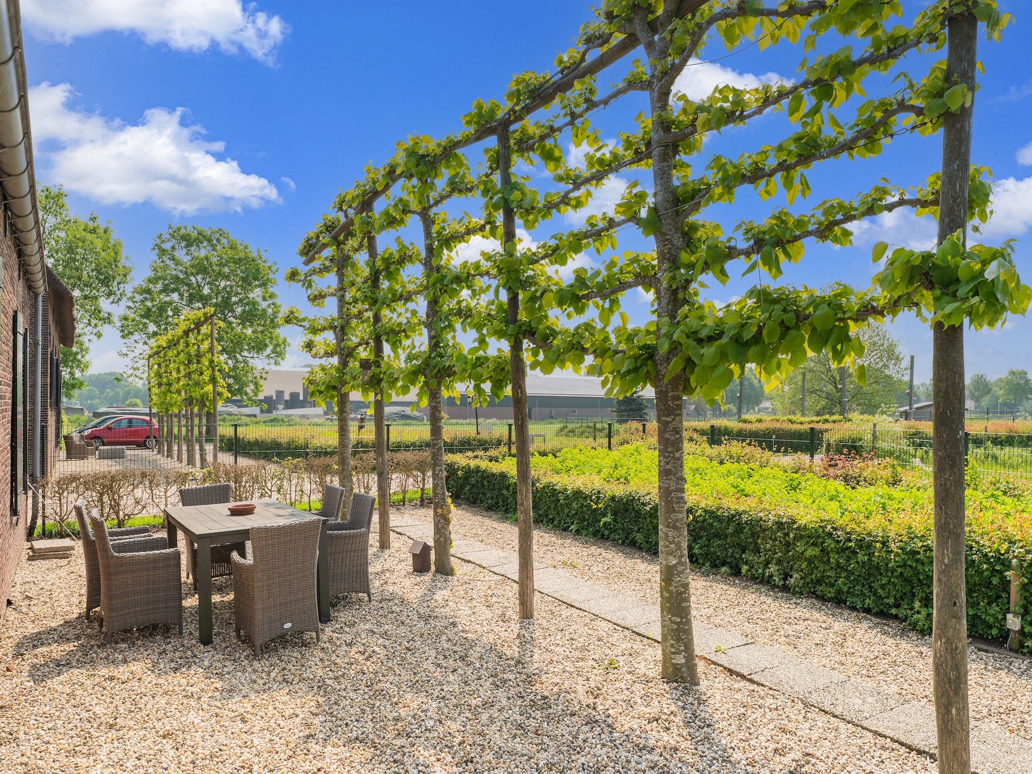 Het terras van The New Barn in Montfoort