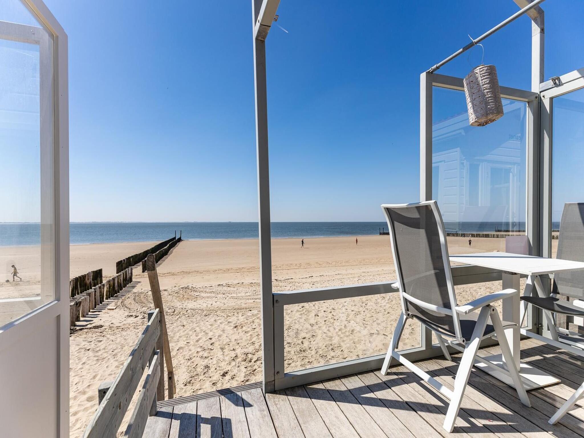 Het terras van Sleep beachhouse - Beach Dishoek 37 I Dishoek in Koudekerke