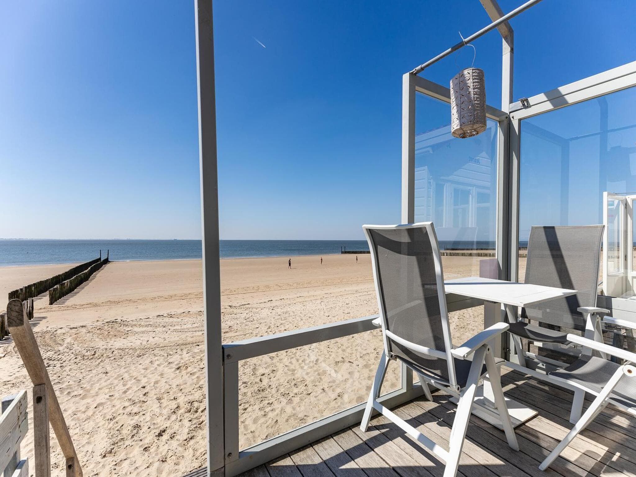 Het terras van Sleep beachhouse - Beach Dishoek 37 I Dishoek in Koudekerke