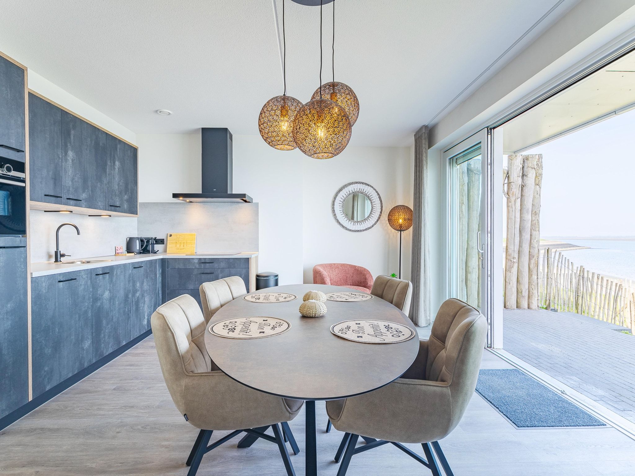 De eetkamer van Vakantiewoning aan het strand - met tuin en terras | Nr. 20 | 2 Pers. | Vista Maris in Sint-Annaland