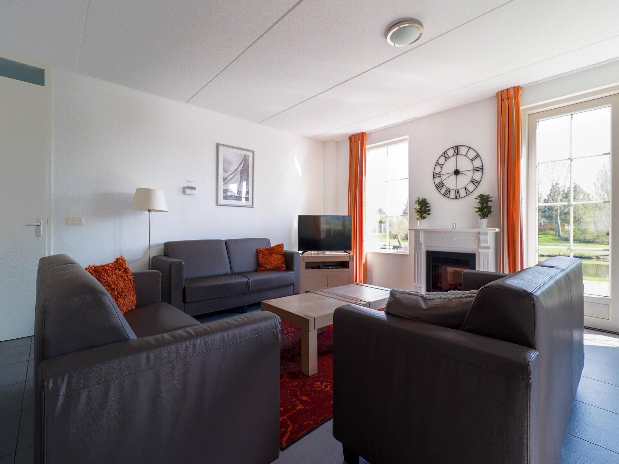 De woonkamer van Beach Villa XL with Outdoor spa – 12 persons in Makkum