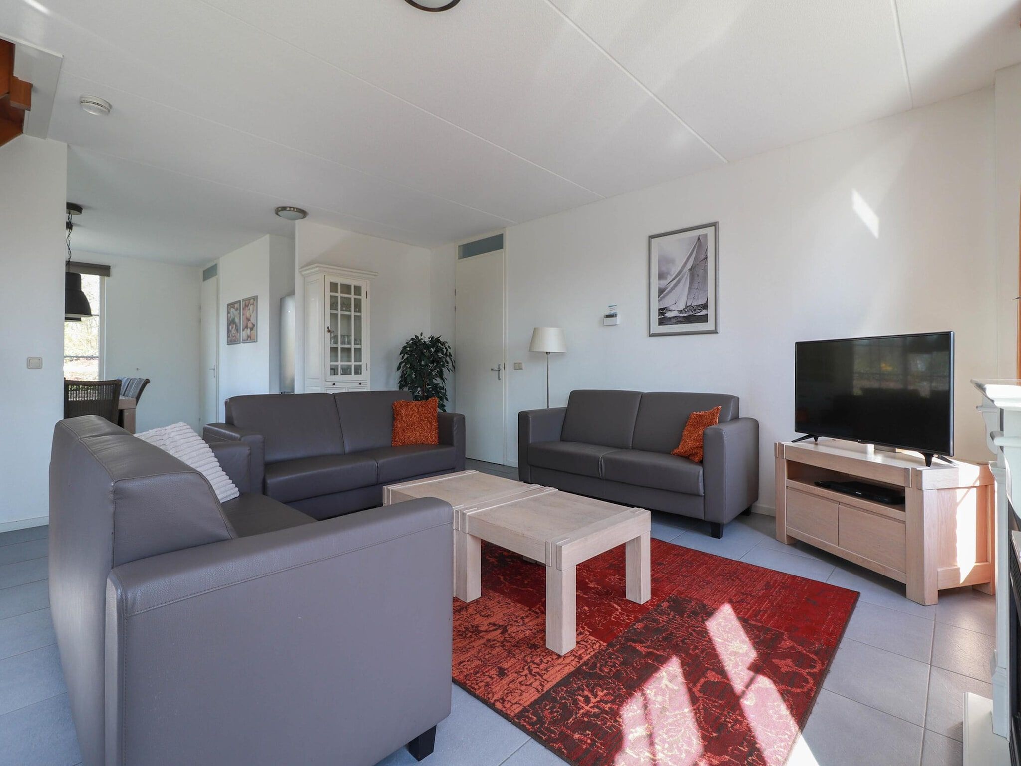 De woonkamer van Beach Villa XL with Outdoor spa – 12 persons in Makkum