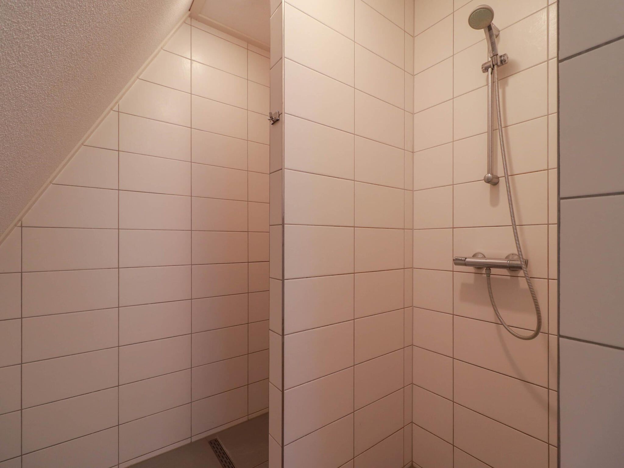 De badkamer van Beach Villa XL with Outdoor spa – 12 persons in Makkum