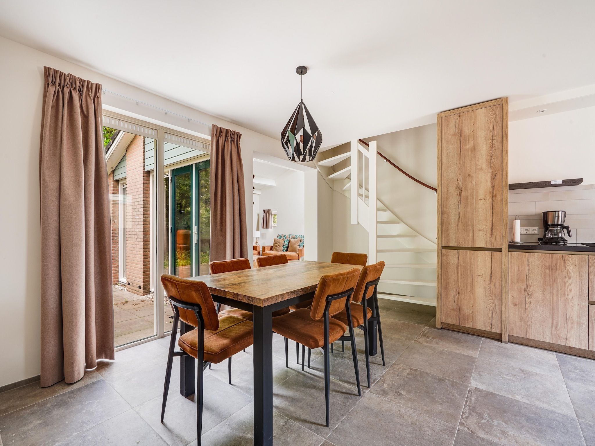 De eetkamer van kijkduinpark home in Den Haag