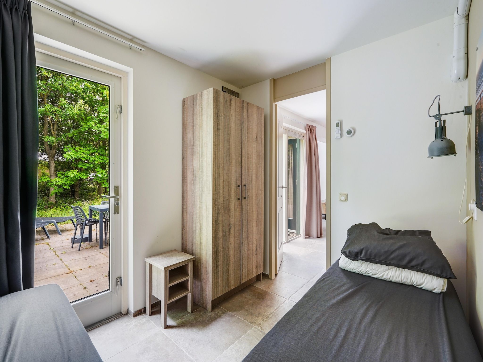 Een slaapkamer van kijkduinpark home in Den Haag