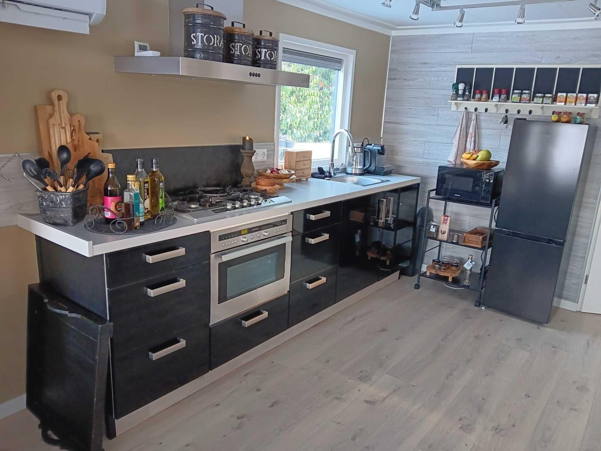 De keuken van Vechtdalchalet de Wilg in Rheezerveen