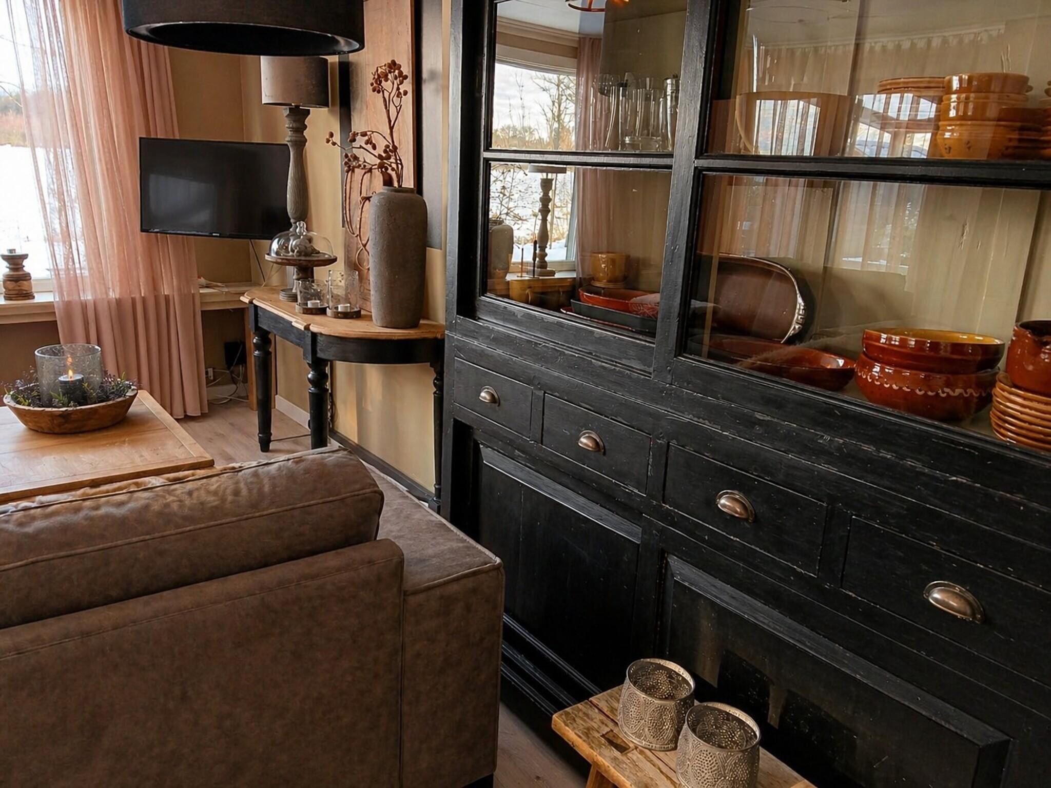 De woonkamer van Vechtdalchalet de Wilg in Rheezerveen