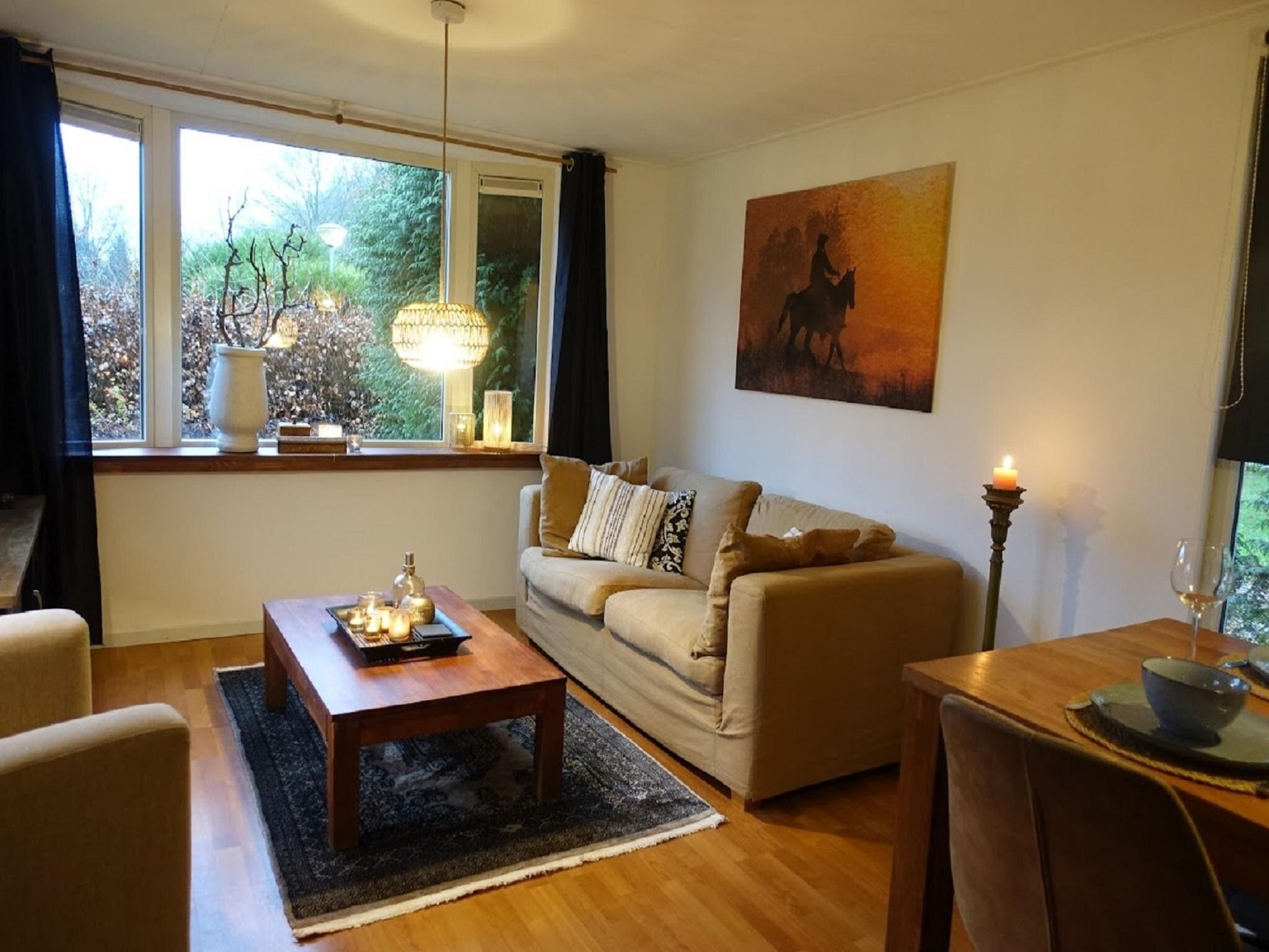 De woonkamer van Vechtdalchalet de Eik in Rheezerveen