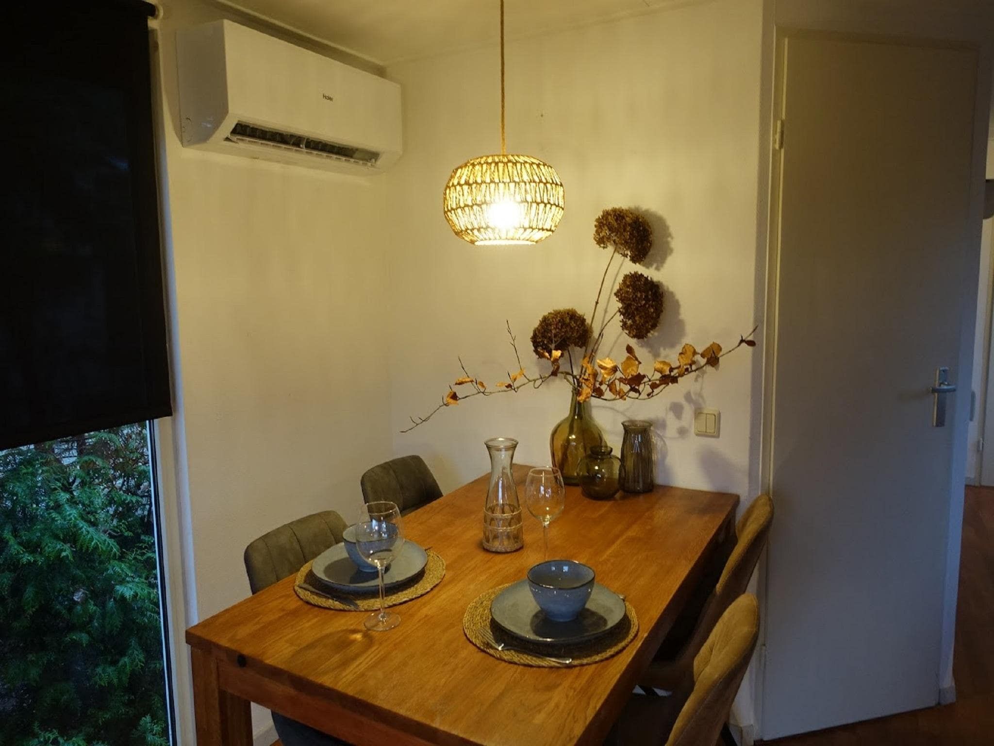 De eetkamer van Vechtdalchalet de Eik in Rheezerveen