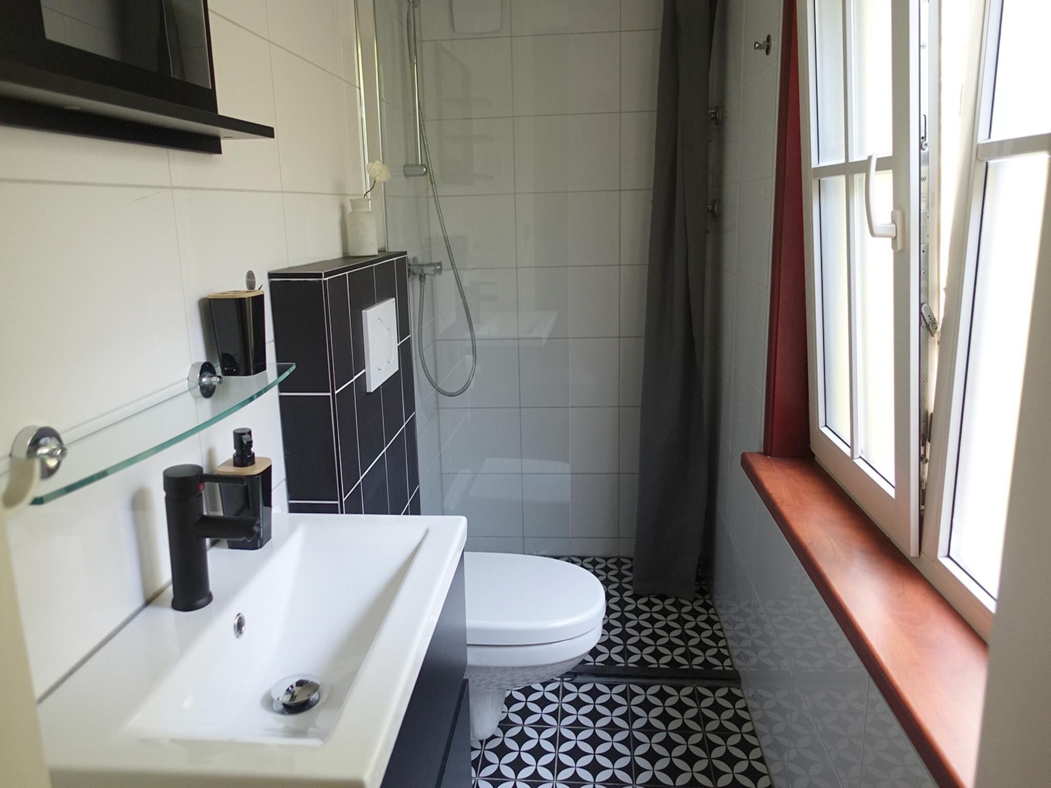 De badkamer van Vechtdalchalet de Berk in Rheezerveen