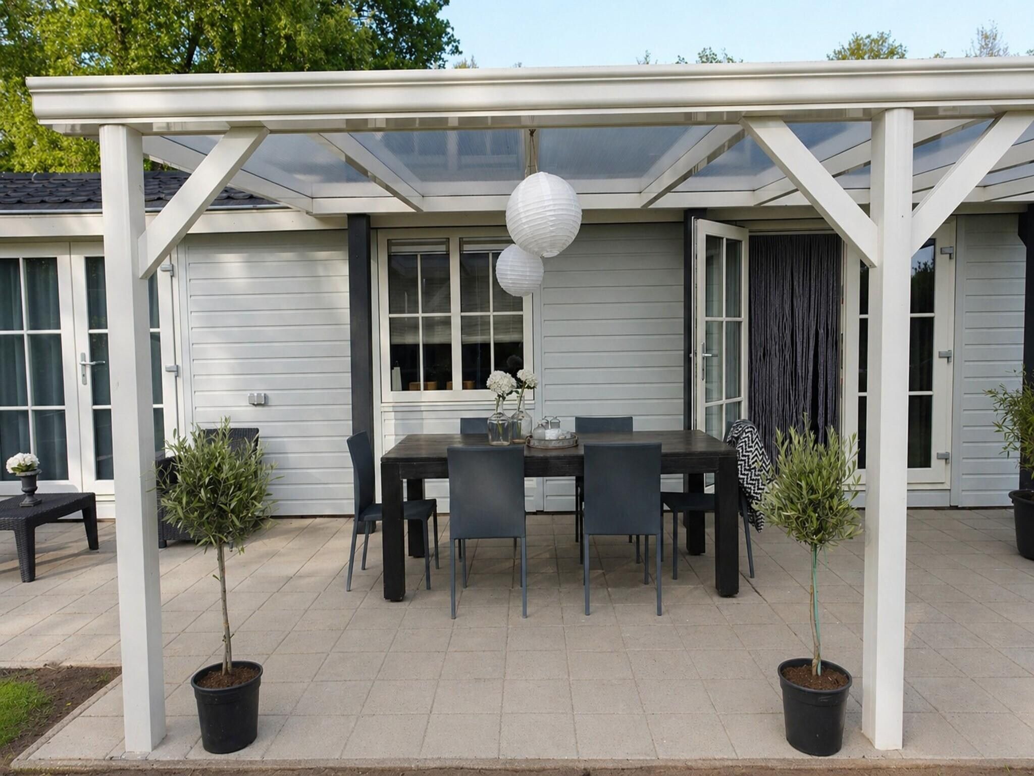 De buitenkant van Vechtdalchalet de Berk in Rheezerveen