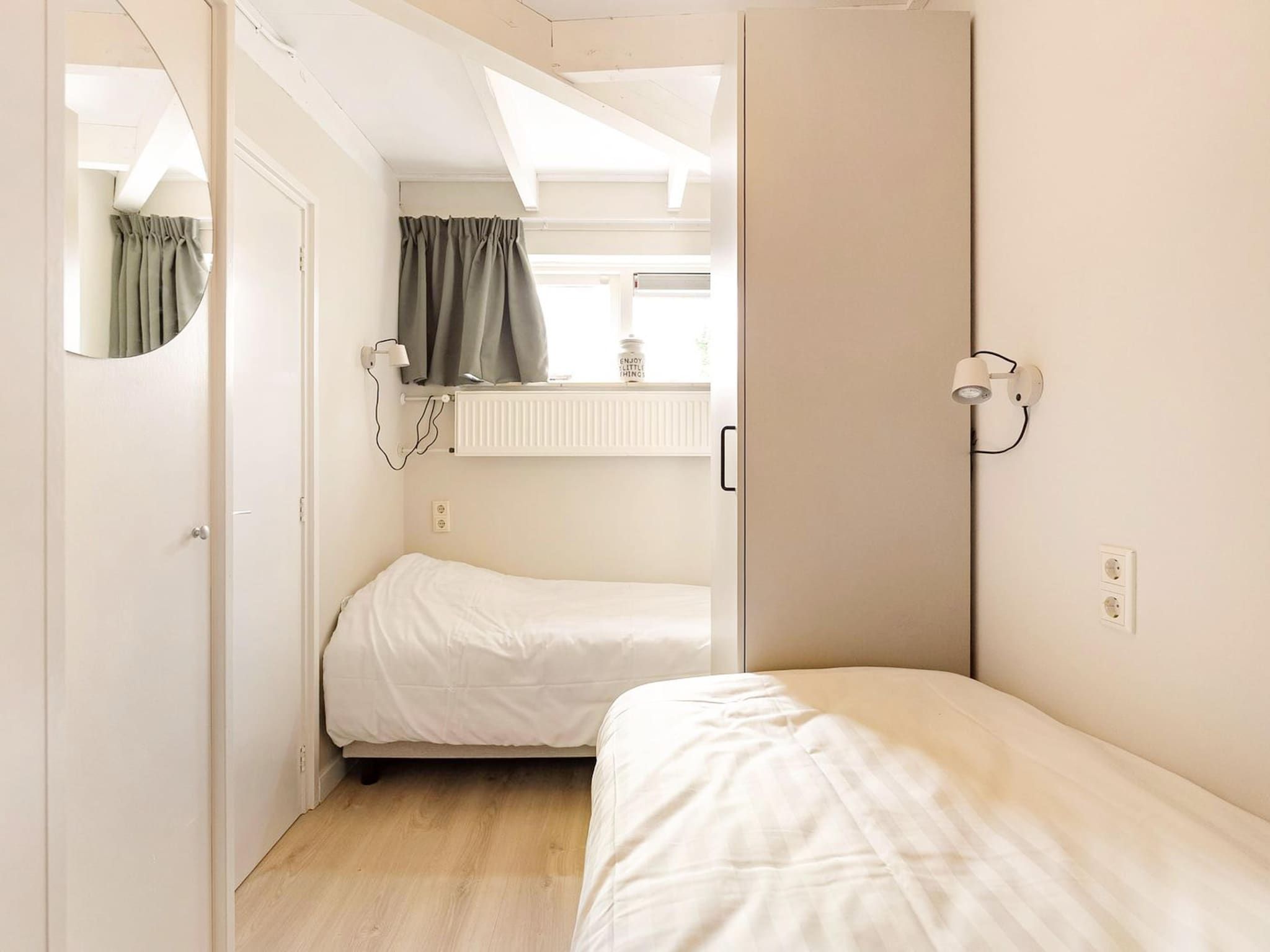 Een slaapkamer van Duinland 118 in Sint Maartensvlotbrug