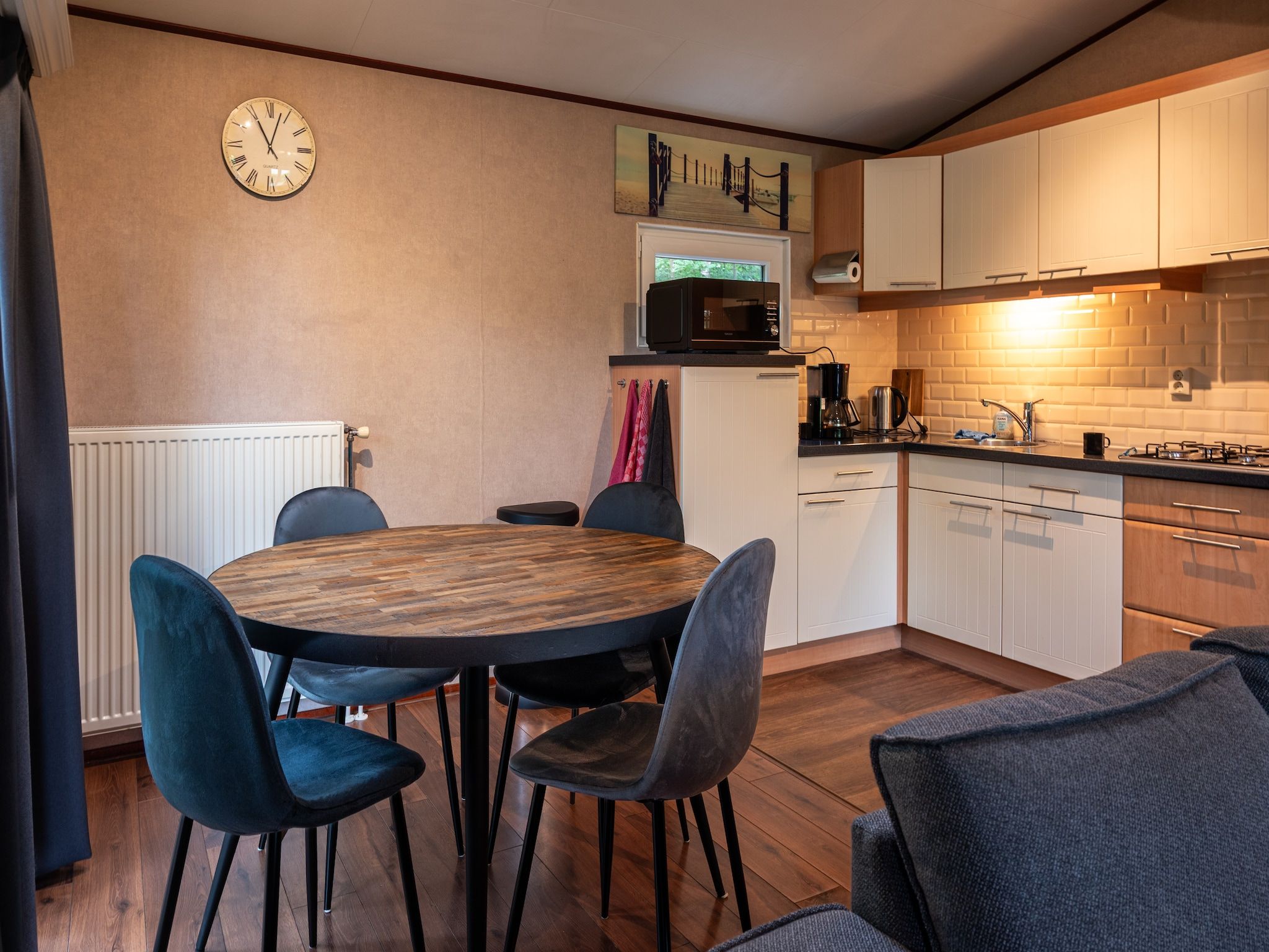 De eetkamer van Vakantie home Coevorderweg in Stegeren