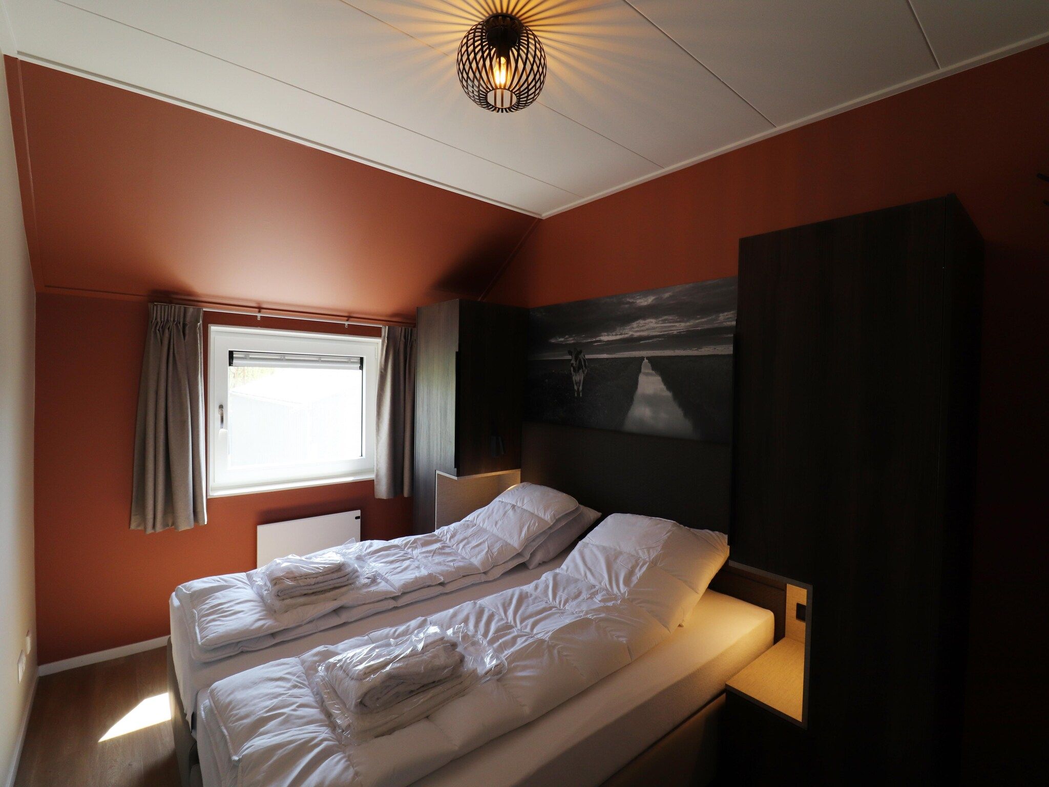 Een slaapkamer van Moderne villa op het Friese platteland in leons