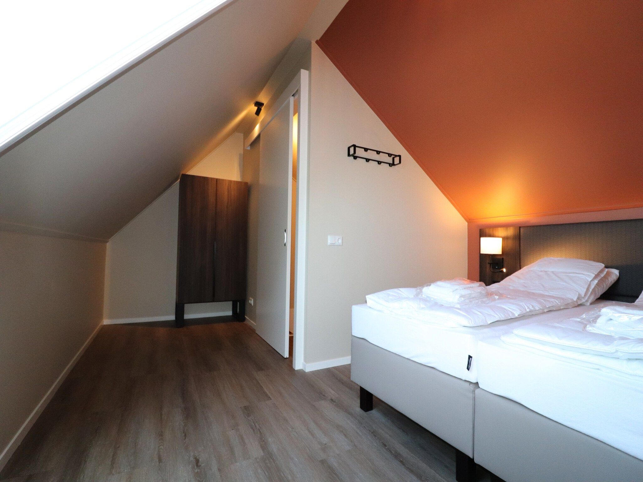 Een slaapkamer van Moderne villa op het Friese platteland in leons