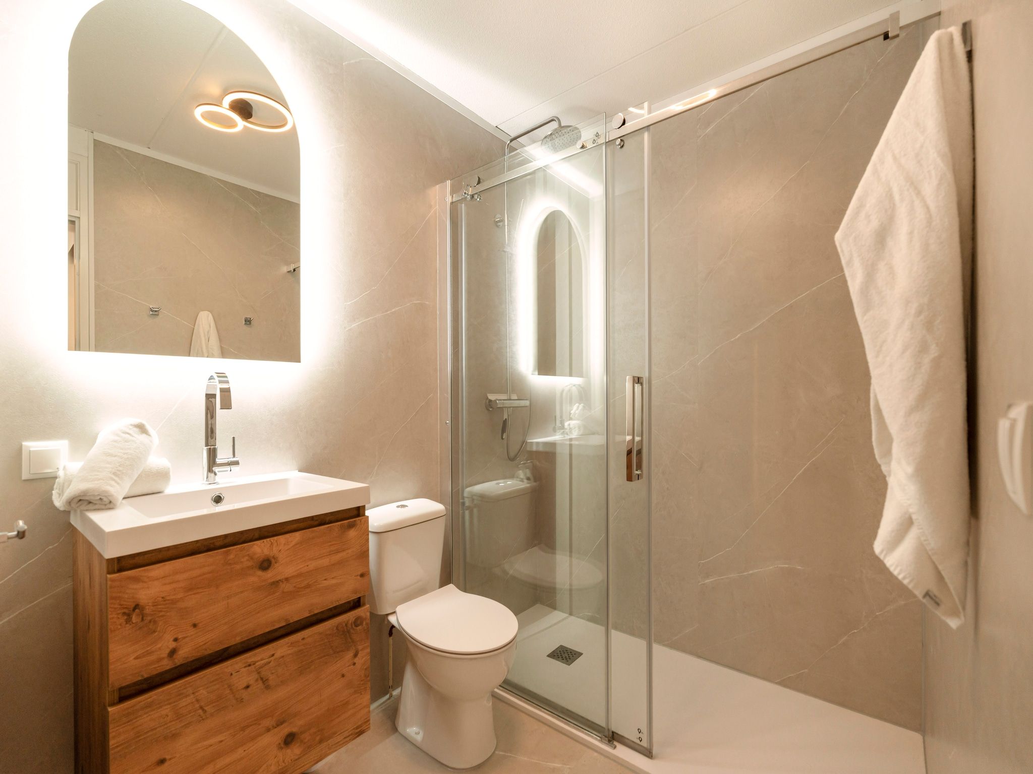 De badkamer van Beach Appartement 13 in Callantsoog