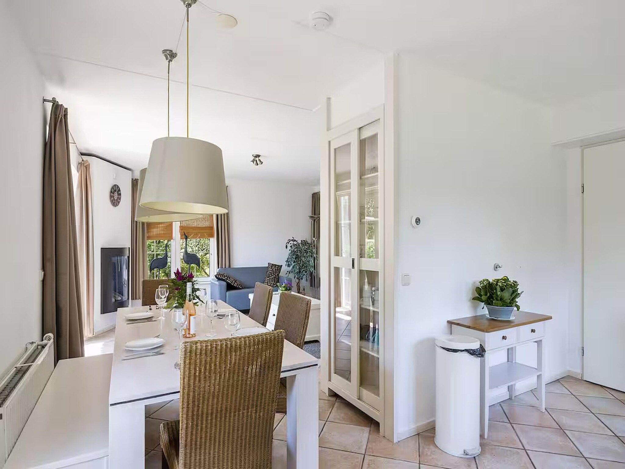 De eetkamer van Villa in Makkum in Makkum