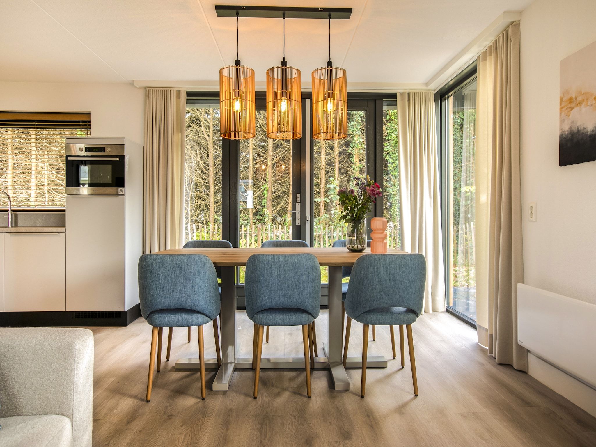 De eetkamer van Vakantiepark Cape Helius 15 in Hellevoetsluis