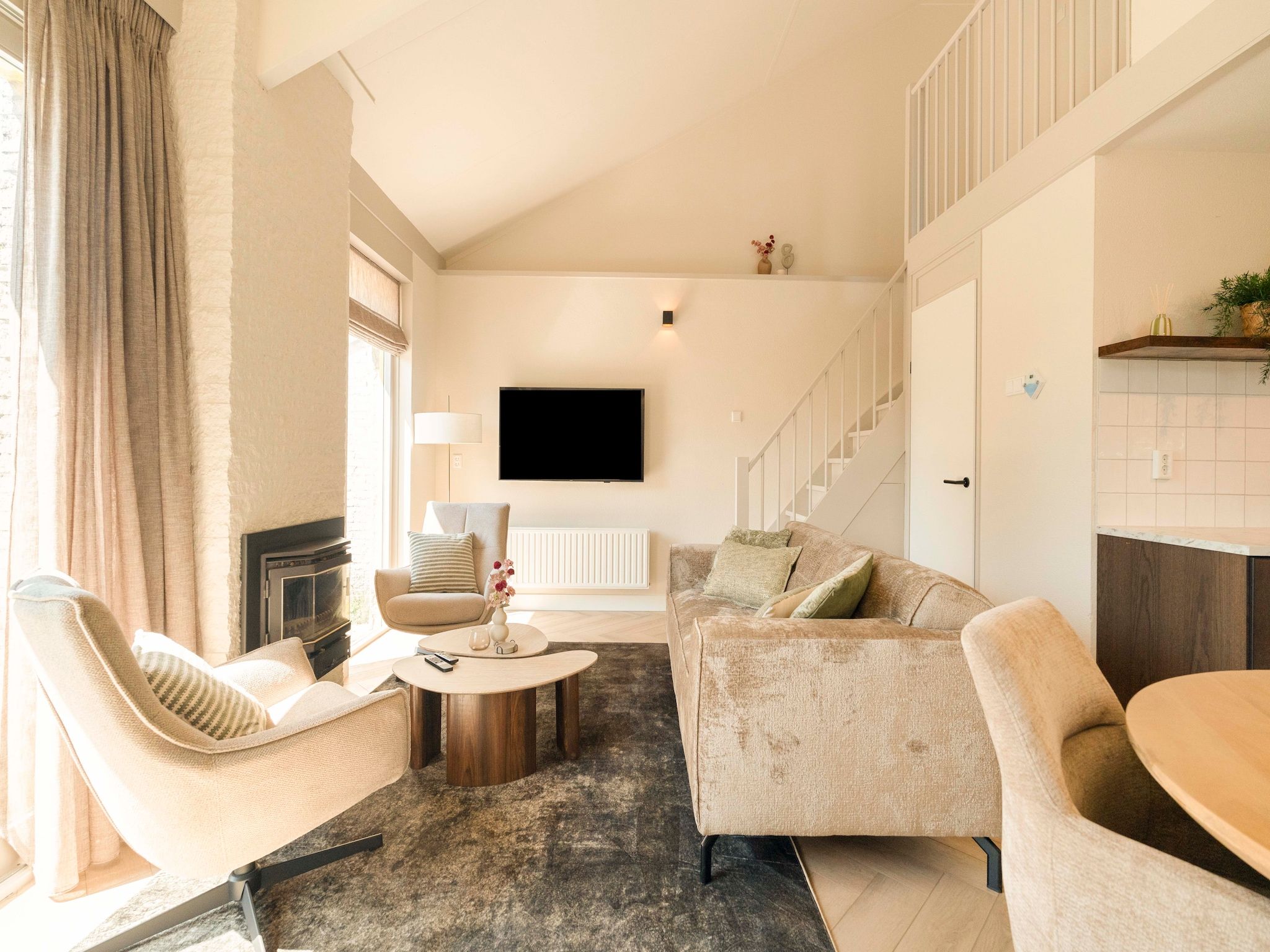 De woonkamer van Strandslag Bungalow 68 in Julianadorp