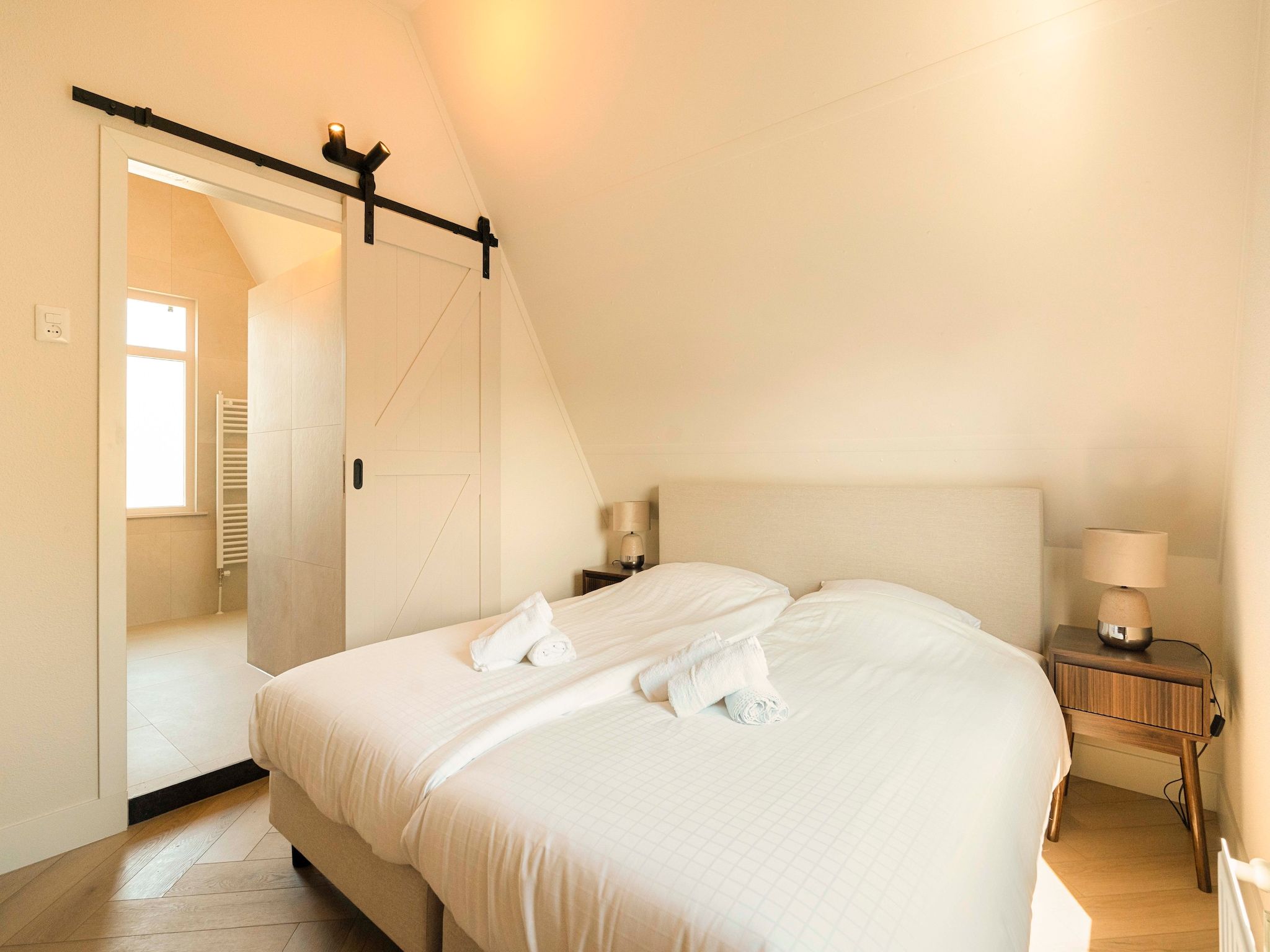 Een slaapkamer van Strandslag Bungalow 68 in Julianadorp