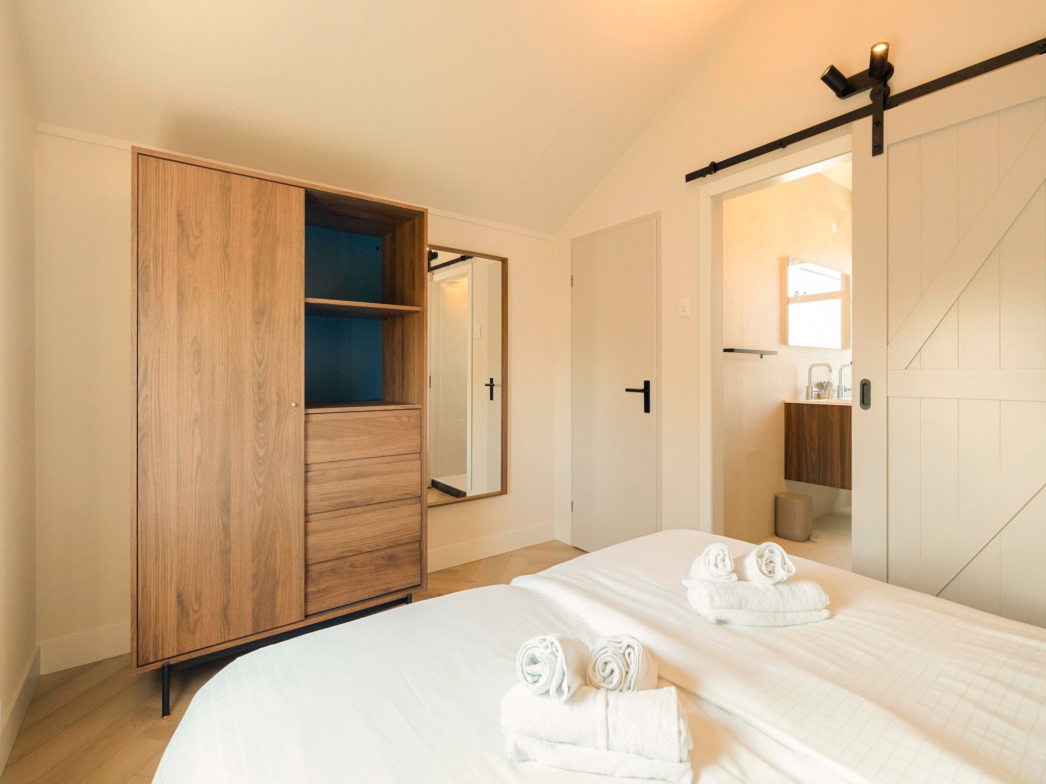 Een slaapkamer van Strandslag Bungalow 68 in Julianadorp