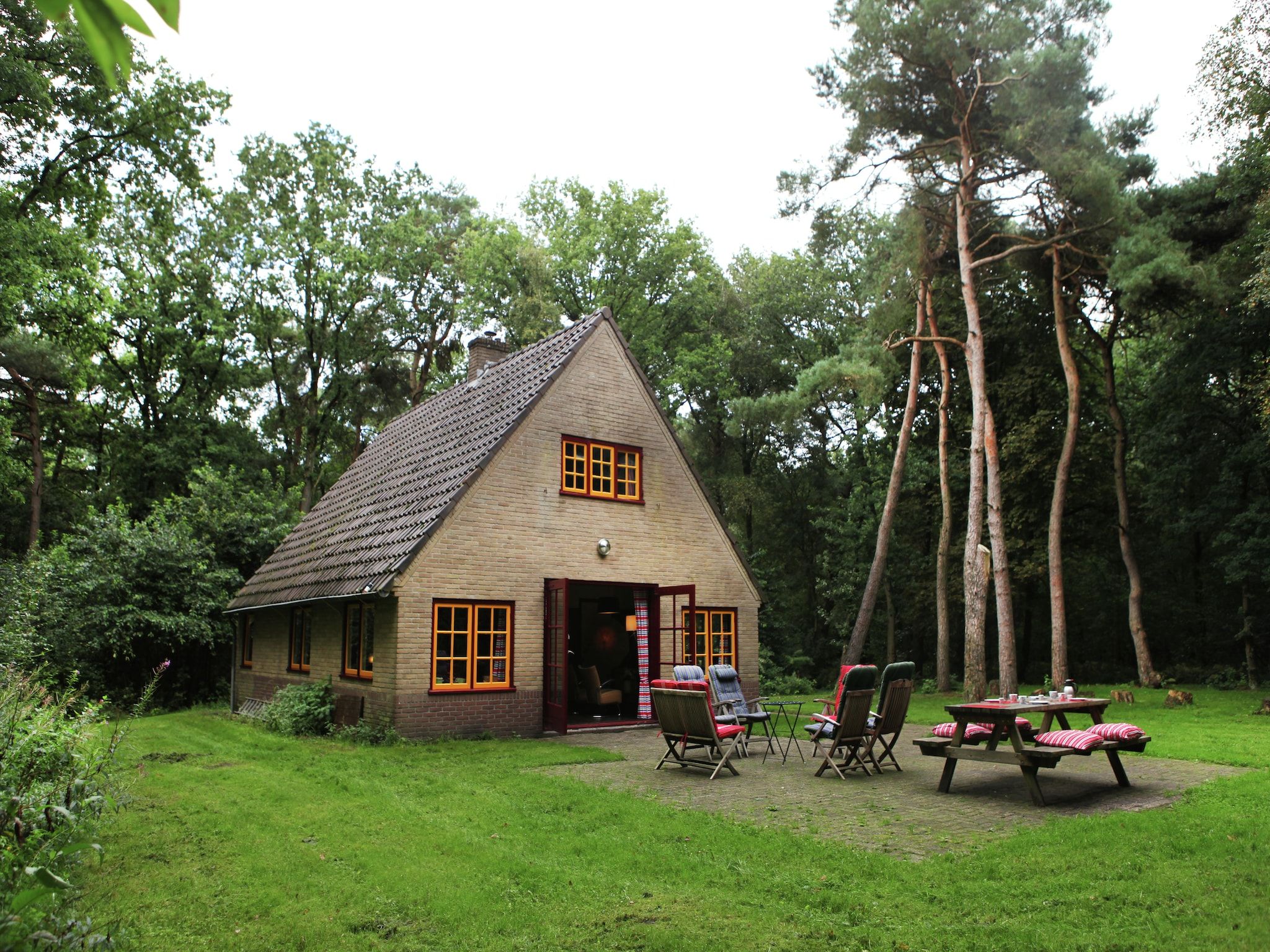 De buitenkant van De Wildenberg in Zuidwolde