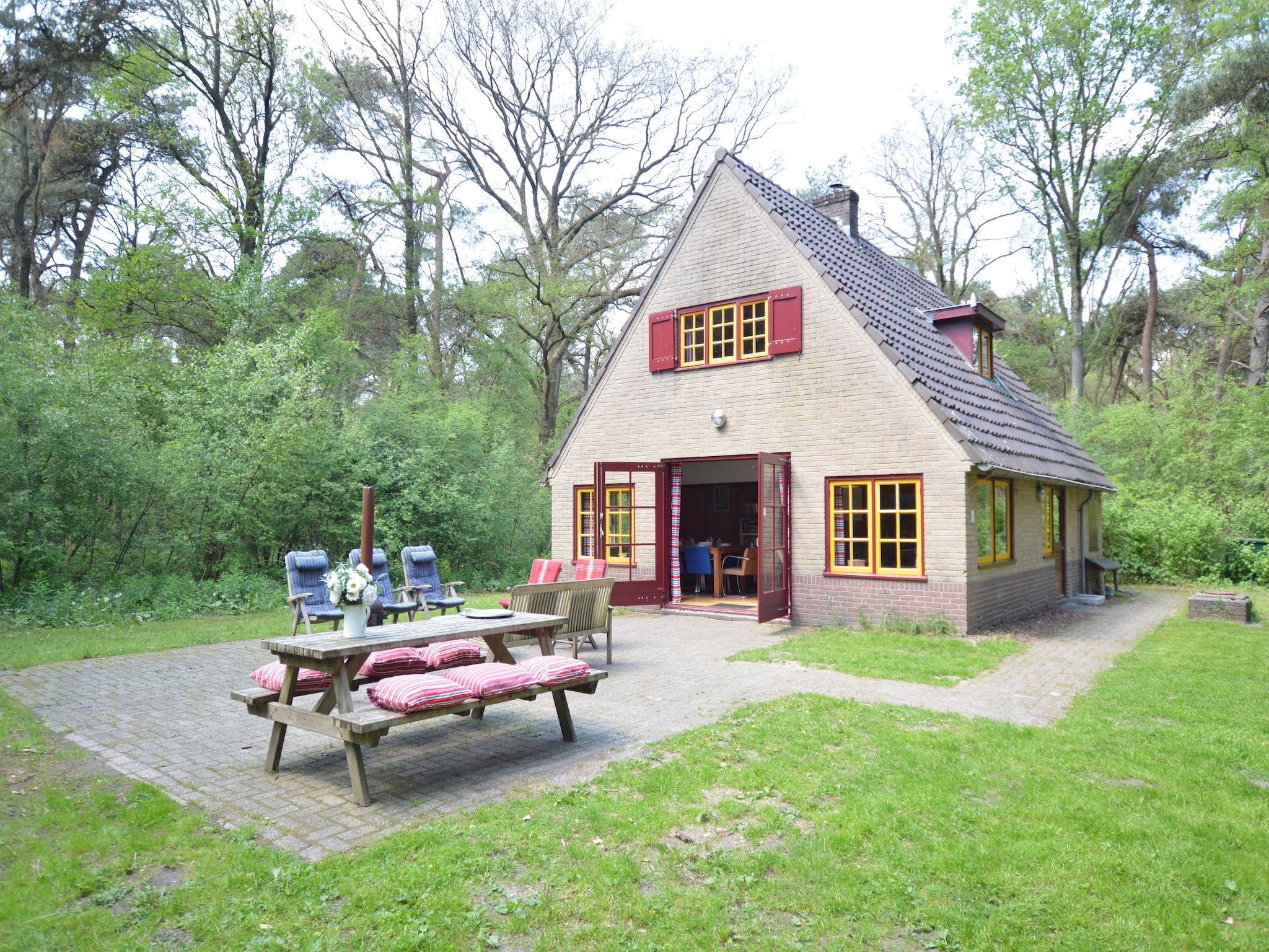 De buitenkant van De Wildenberg in Zuidwolde