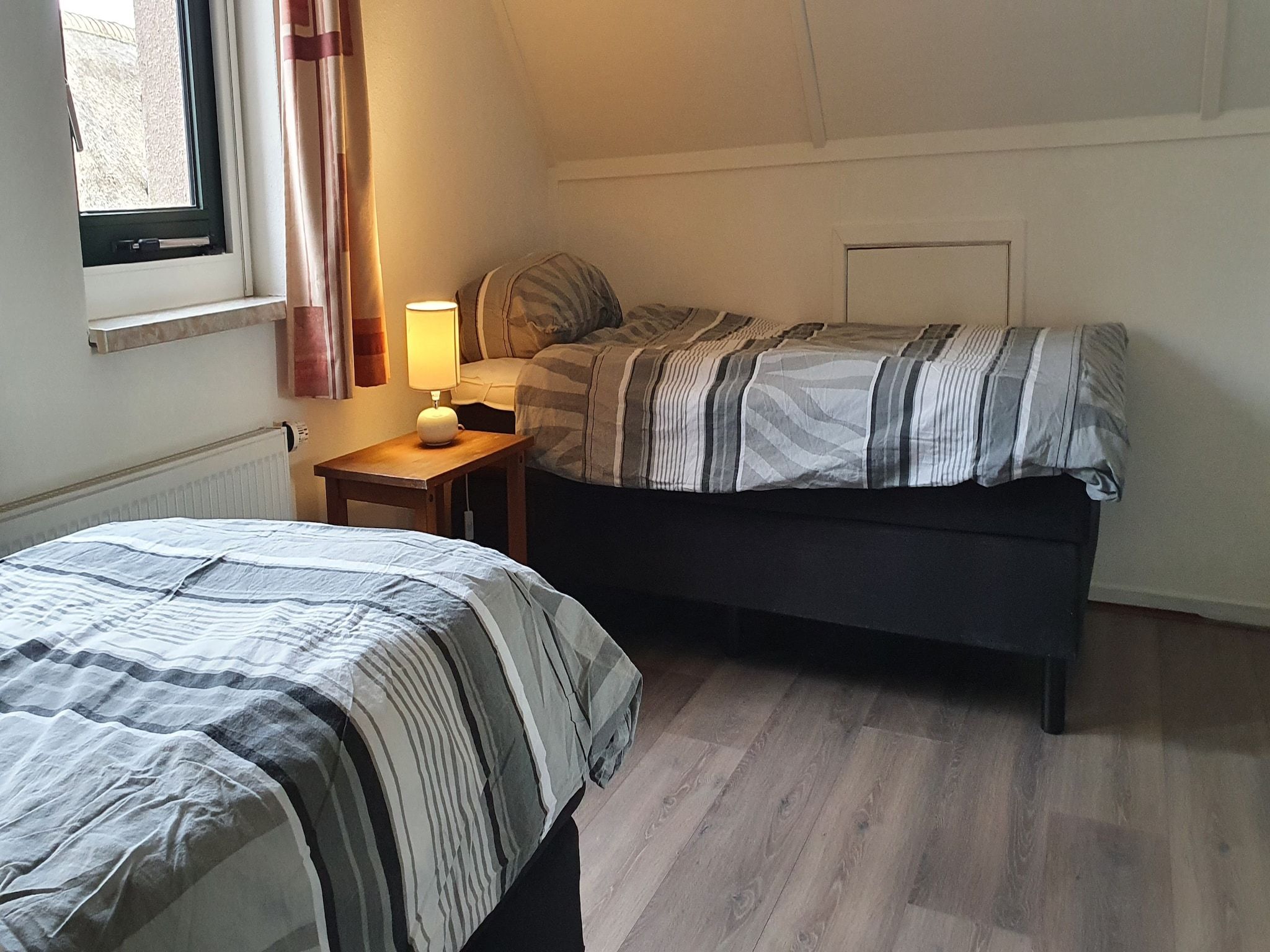 Een slaapkamer van Bargereed 66 in Tzummarum
