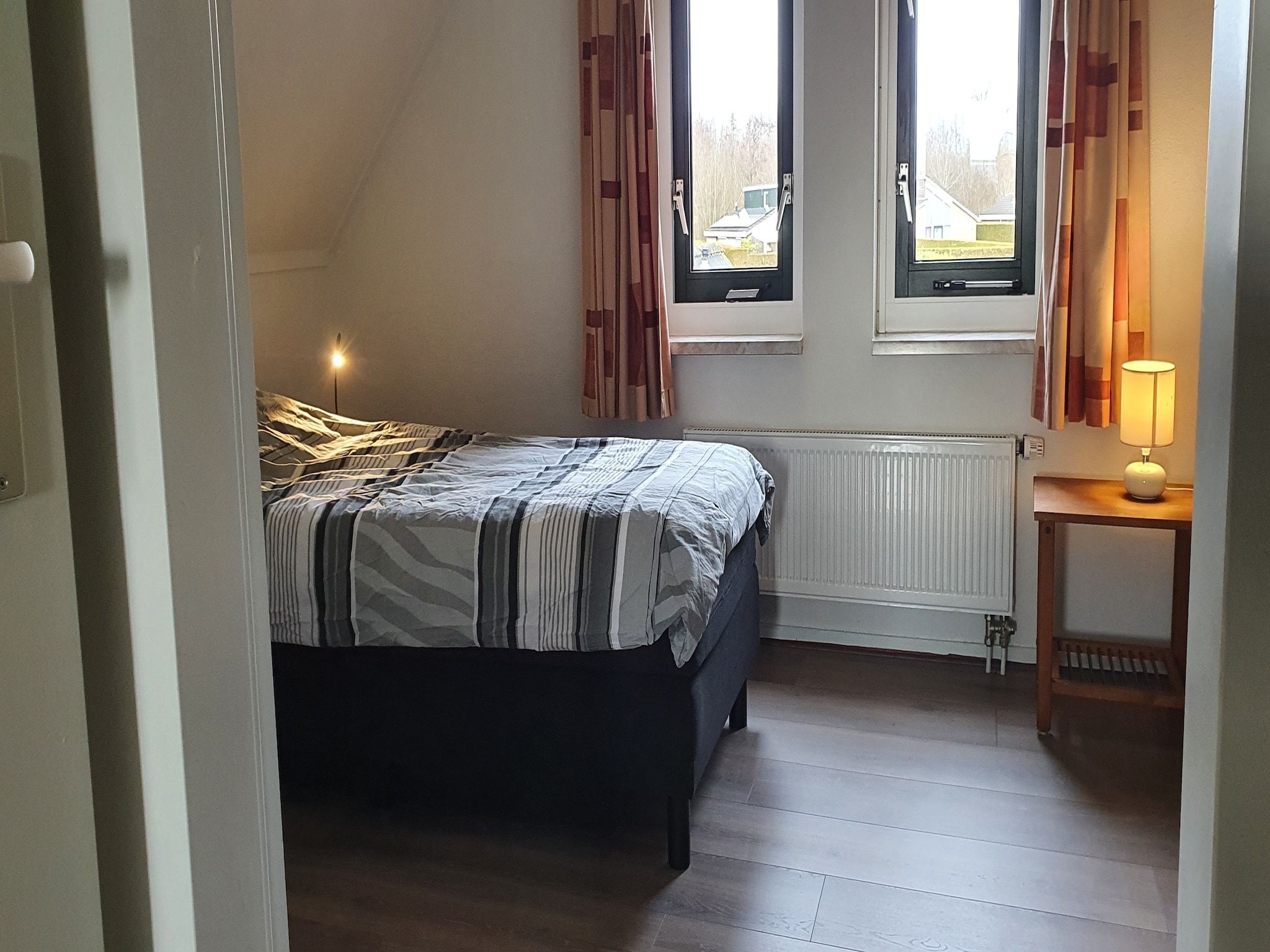 Een slaapkamer van Bargereed 66 in Tzummarum