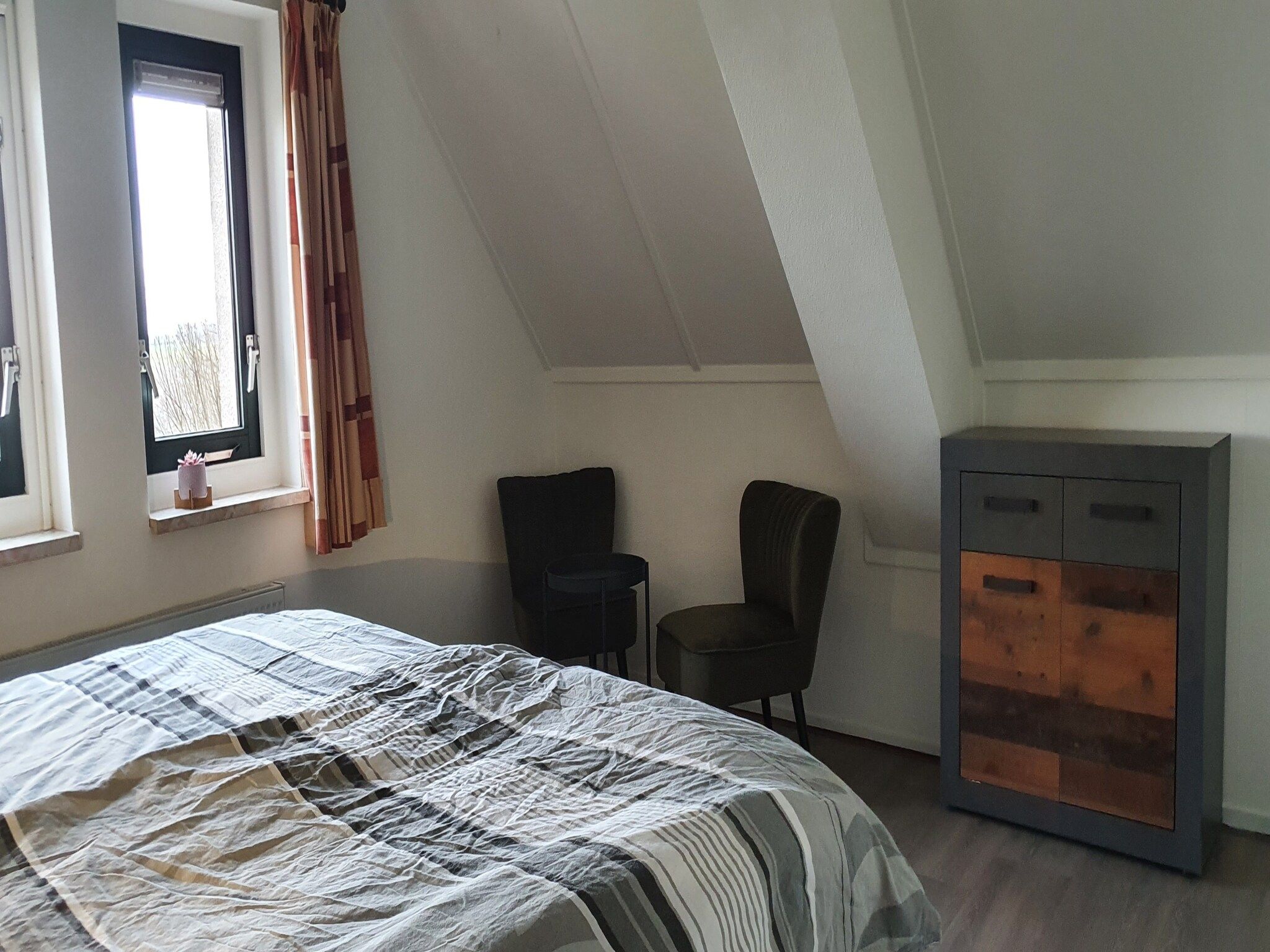 Een slaapkamer van Bargereed 66 in Tzummarum