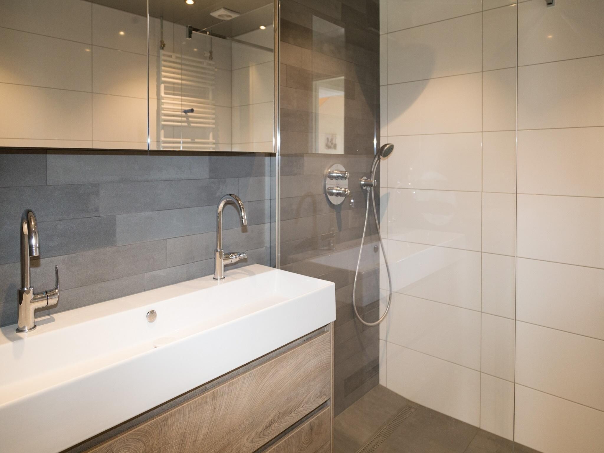 De badkamer van 2 fijne Zeeuwse huisjes in Baarland