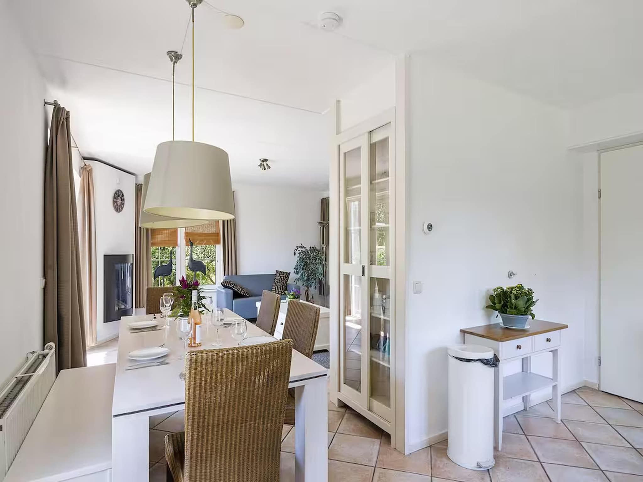 De eetkamer van Villa in Makkum in Makkum