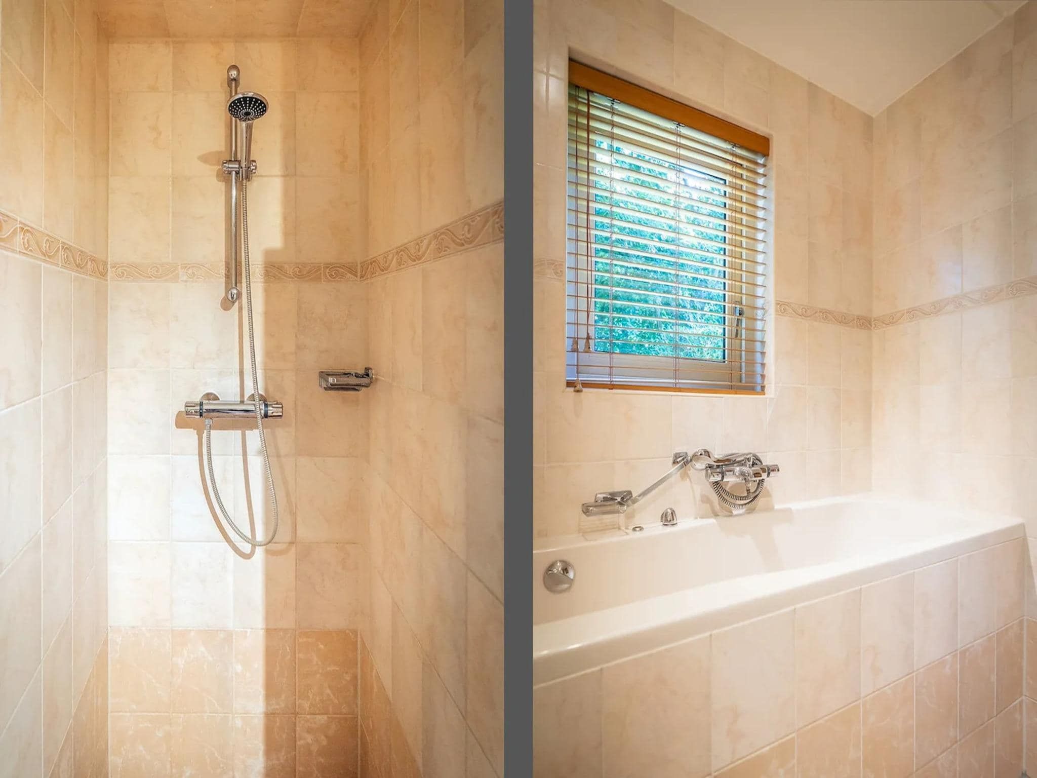 De badkamer van Villas 202 and 208 in De Koog