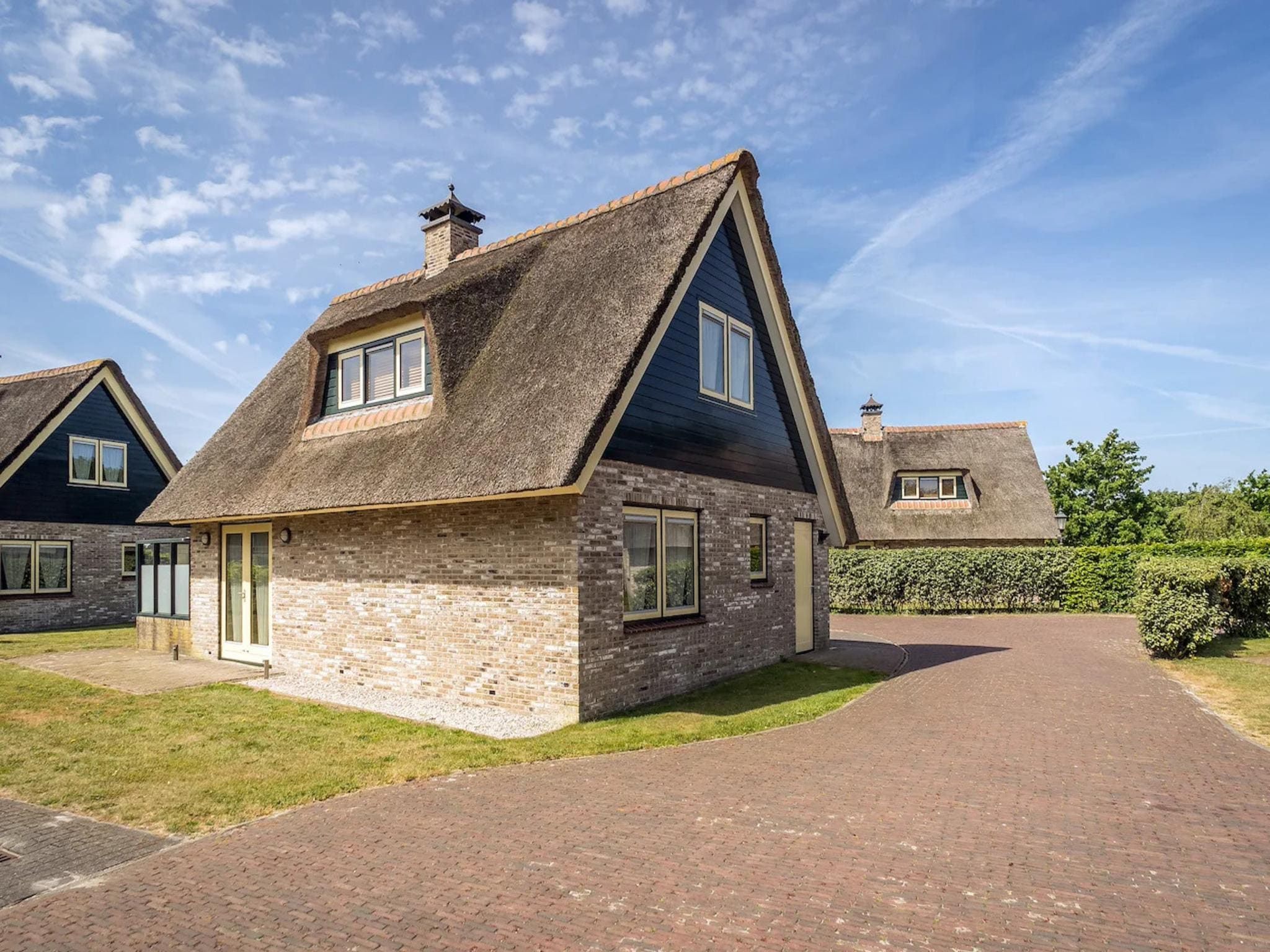 De buitenkant van Villas 202 and 208 in De Koog