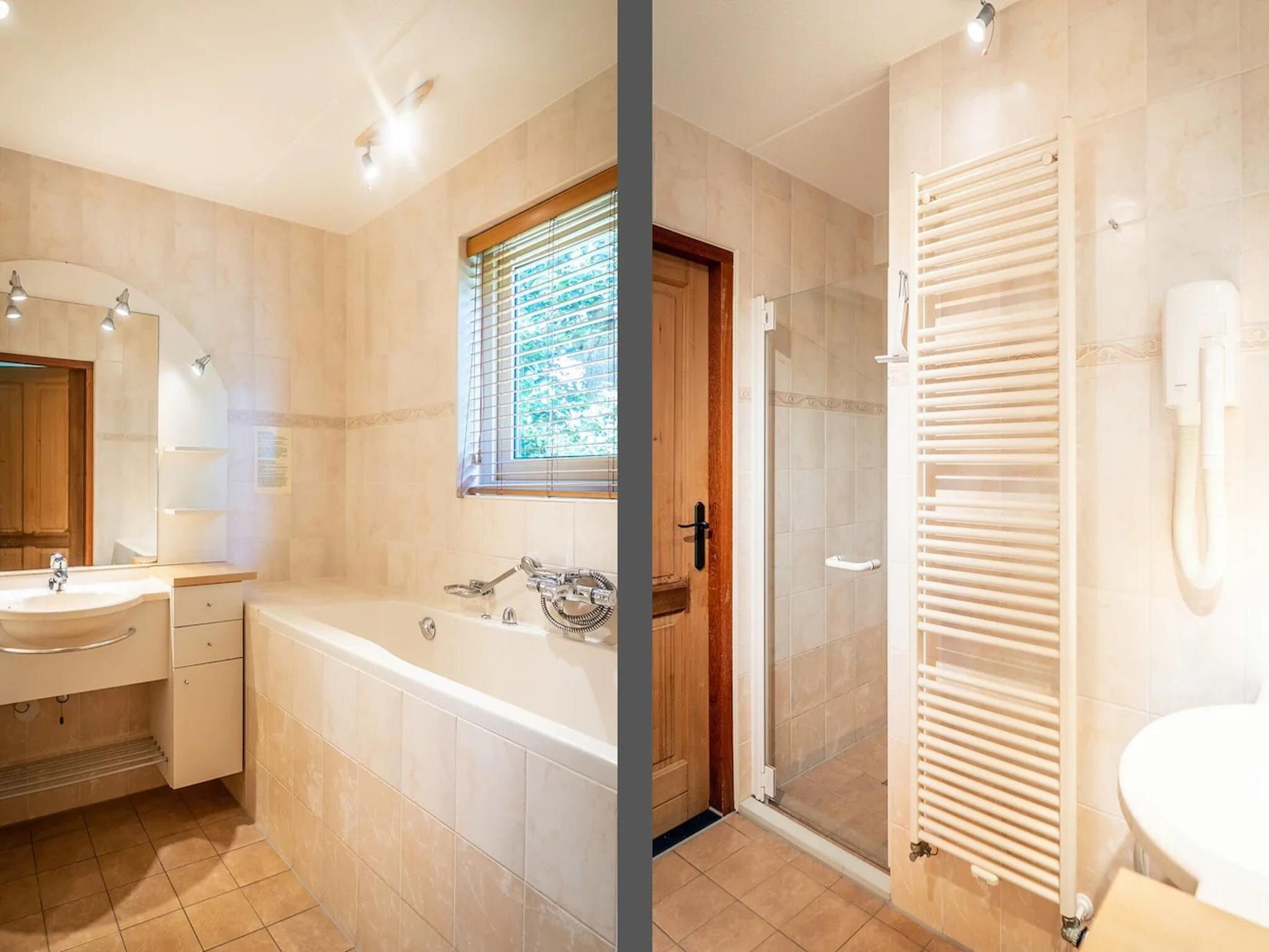 De badkamer van Villas 202 and 208 in De Koog