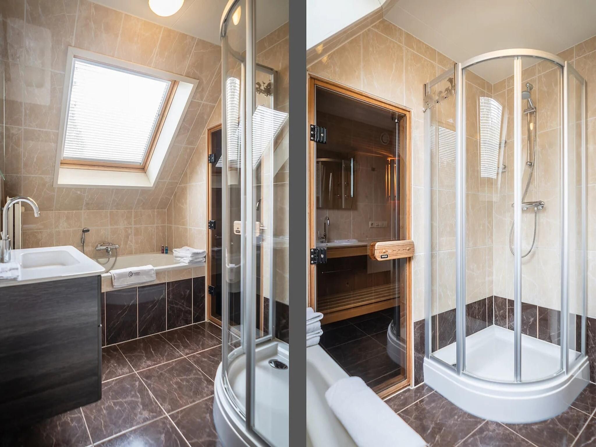 De badkamer van 6-person villa in a Texel villa park in De Koog