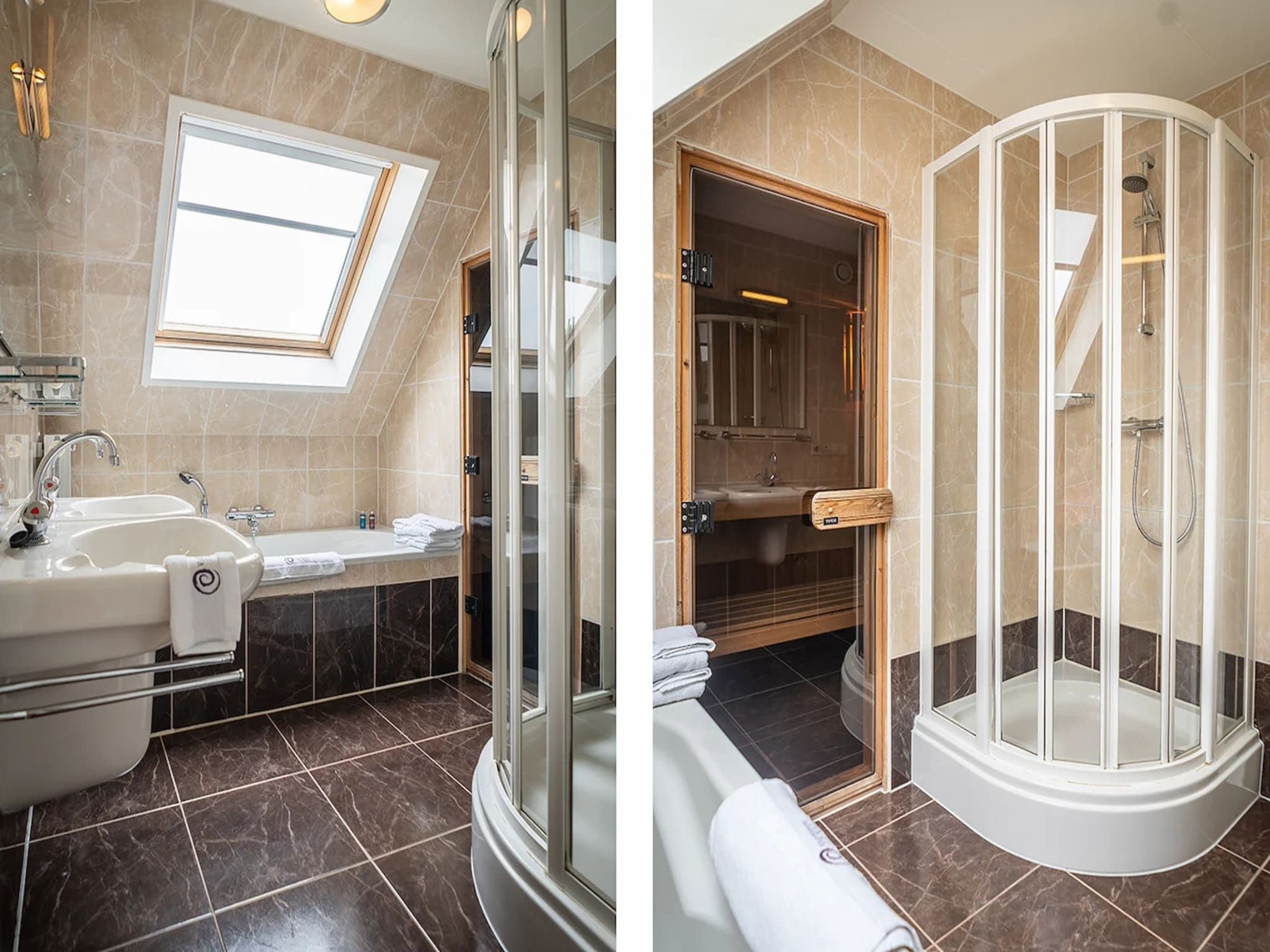 De badkamer van 6-person luxury villa with 2 bathrooms on Texel in De Koog