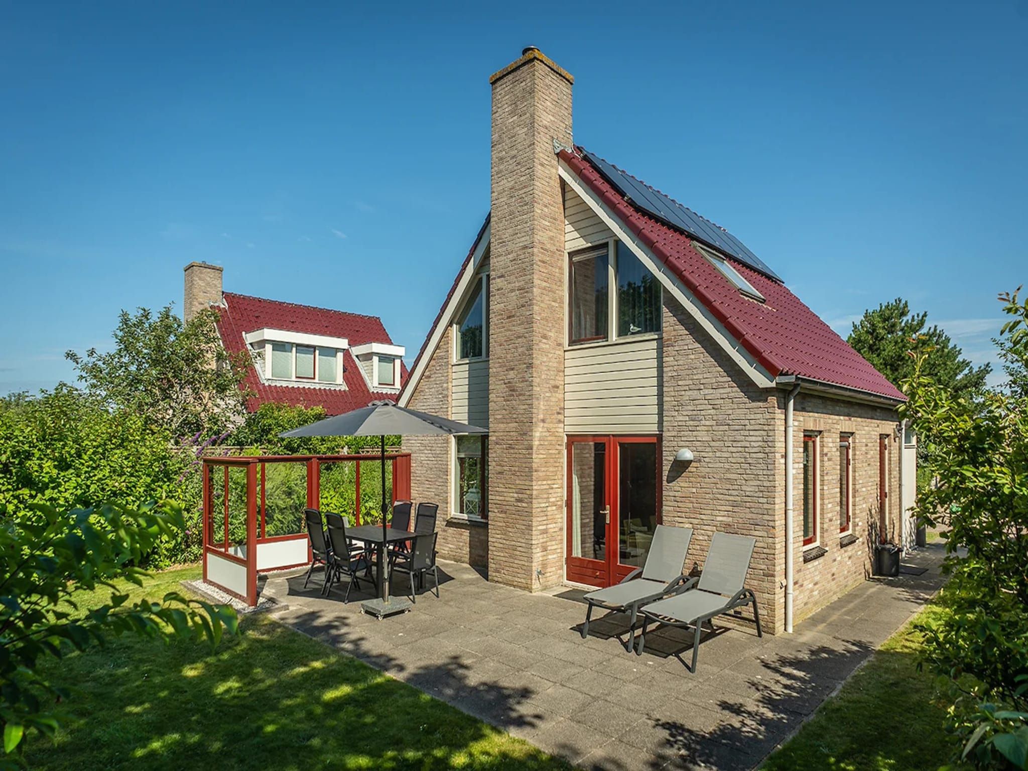 Het terras van 6-person luxury villa with 2 bathrooms on Texel in De Koog