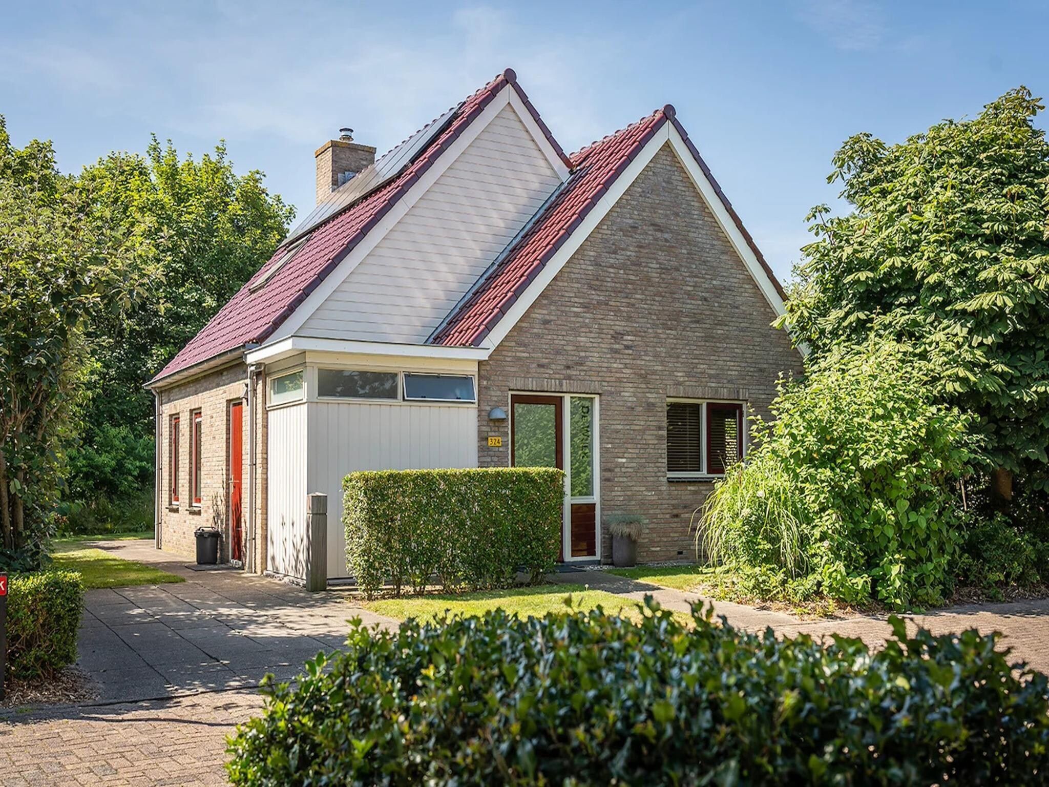 De buitenkant van 6-person luxury villa with 2 bathrooms on Texel in De Koog